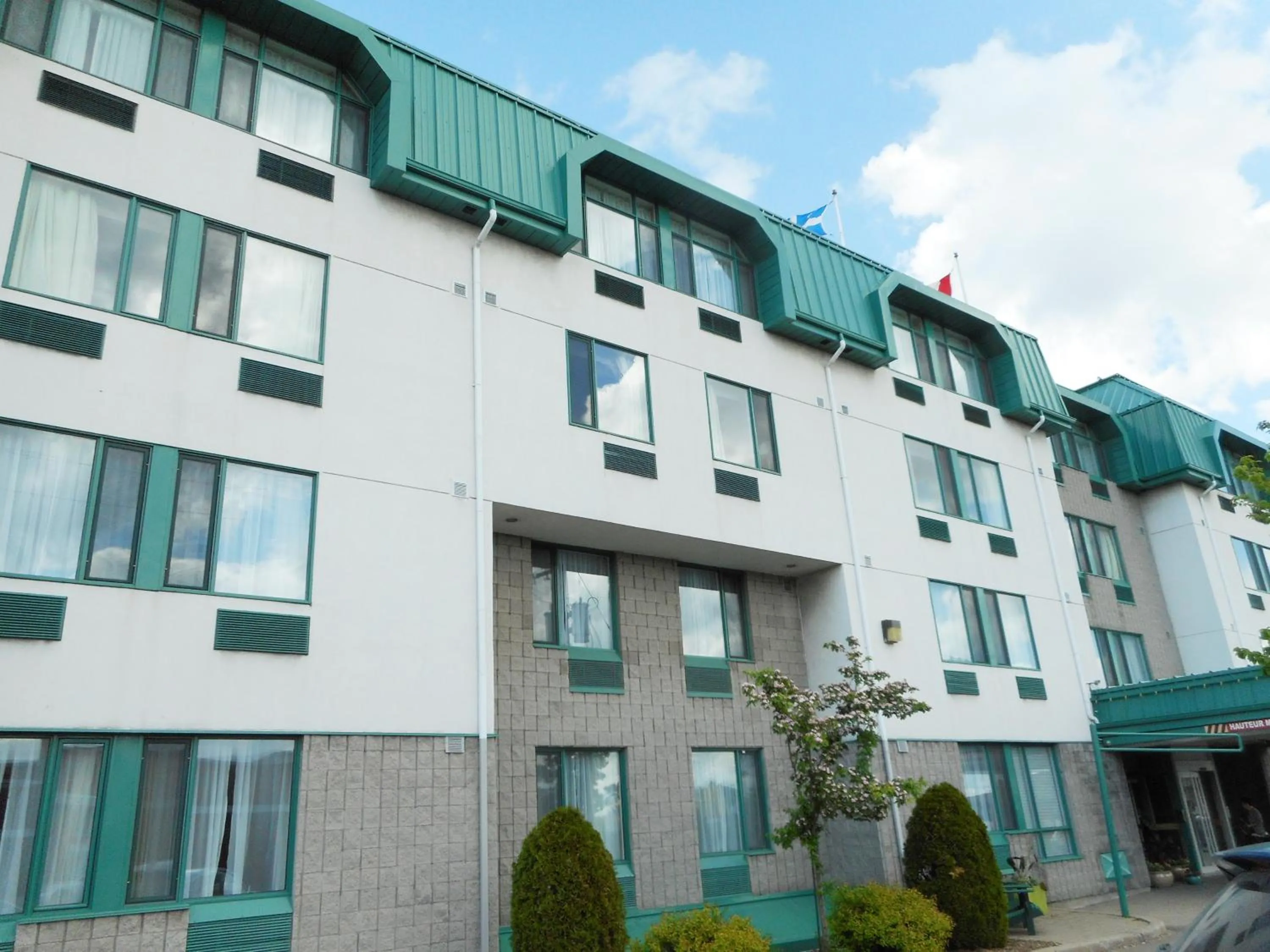 Facade/entrance in Repotel Aéroport Québec