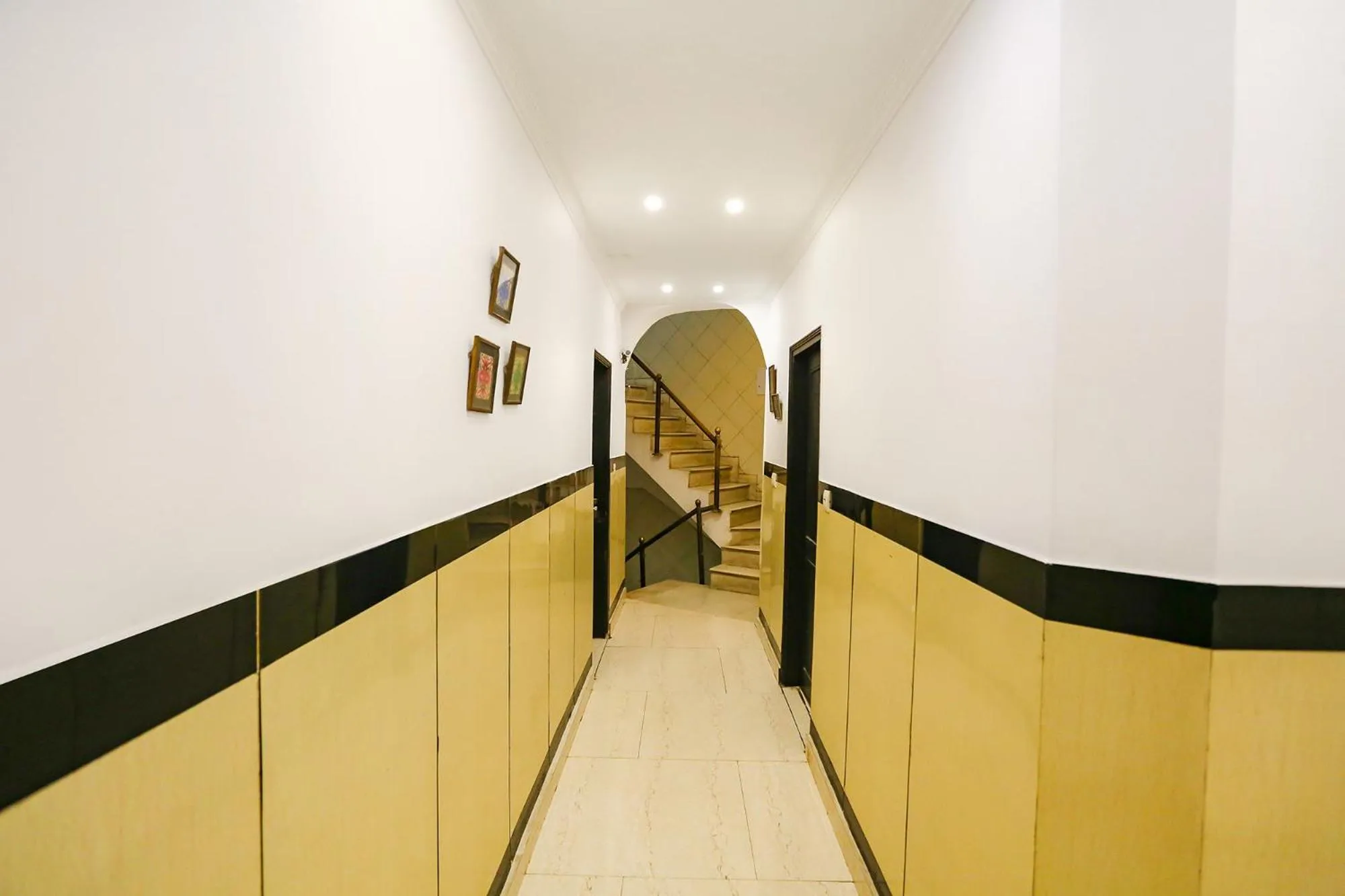 Lobby or reception in FabExpress Lloyd House