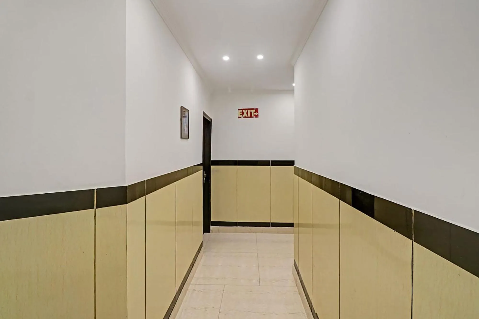 Lobby or reception in FabExpress Lloyd House