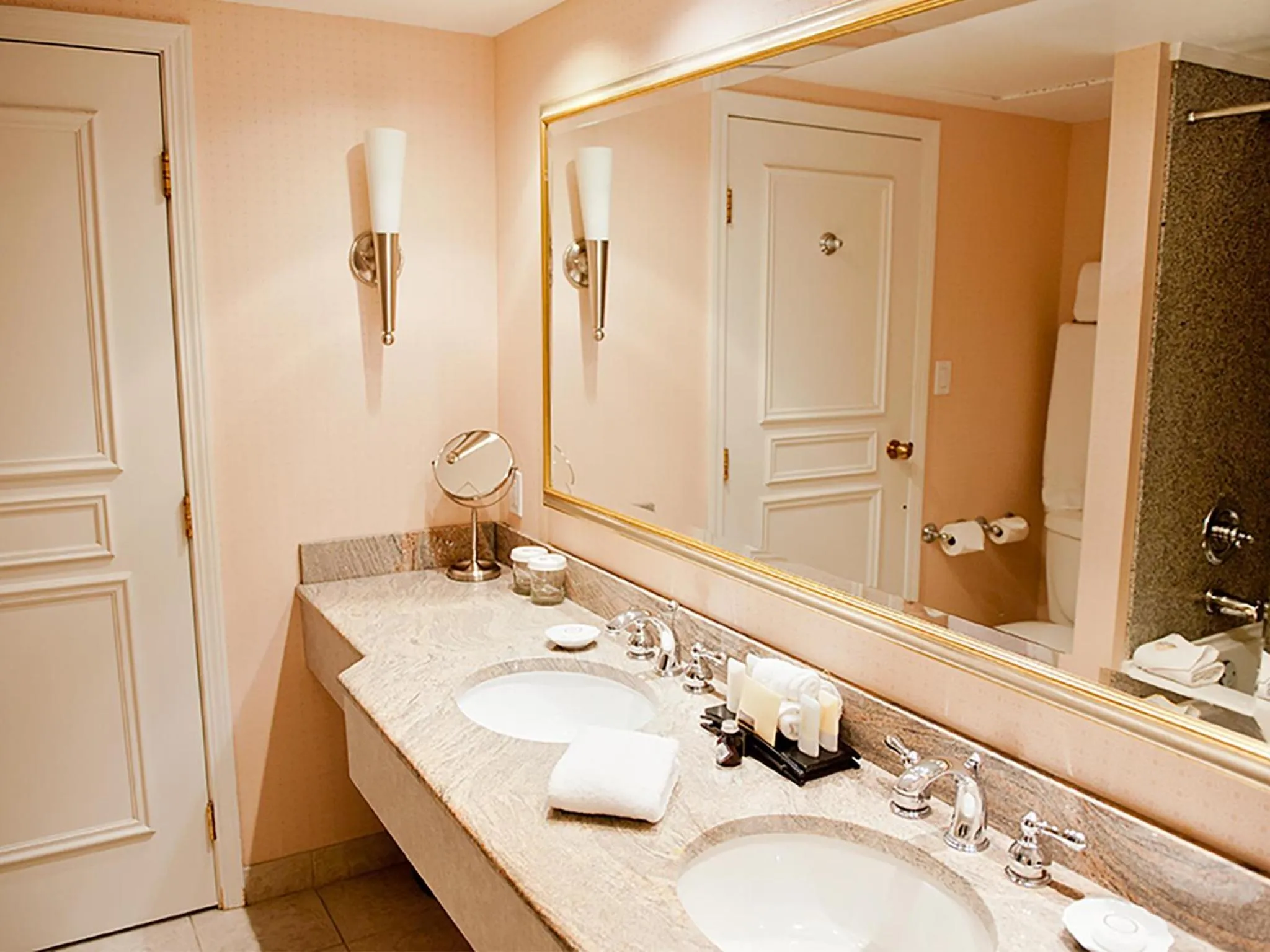 Bathroom in Hotel Grand Pacific