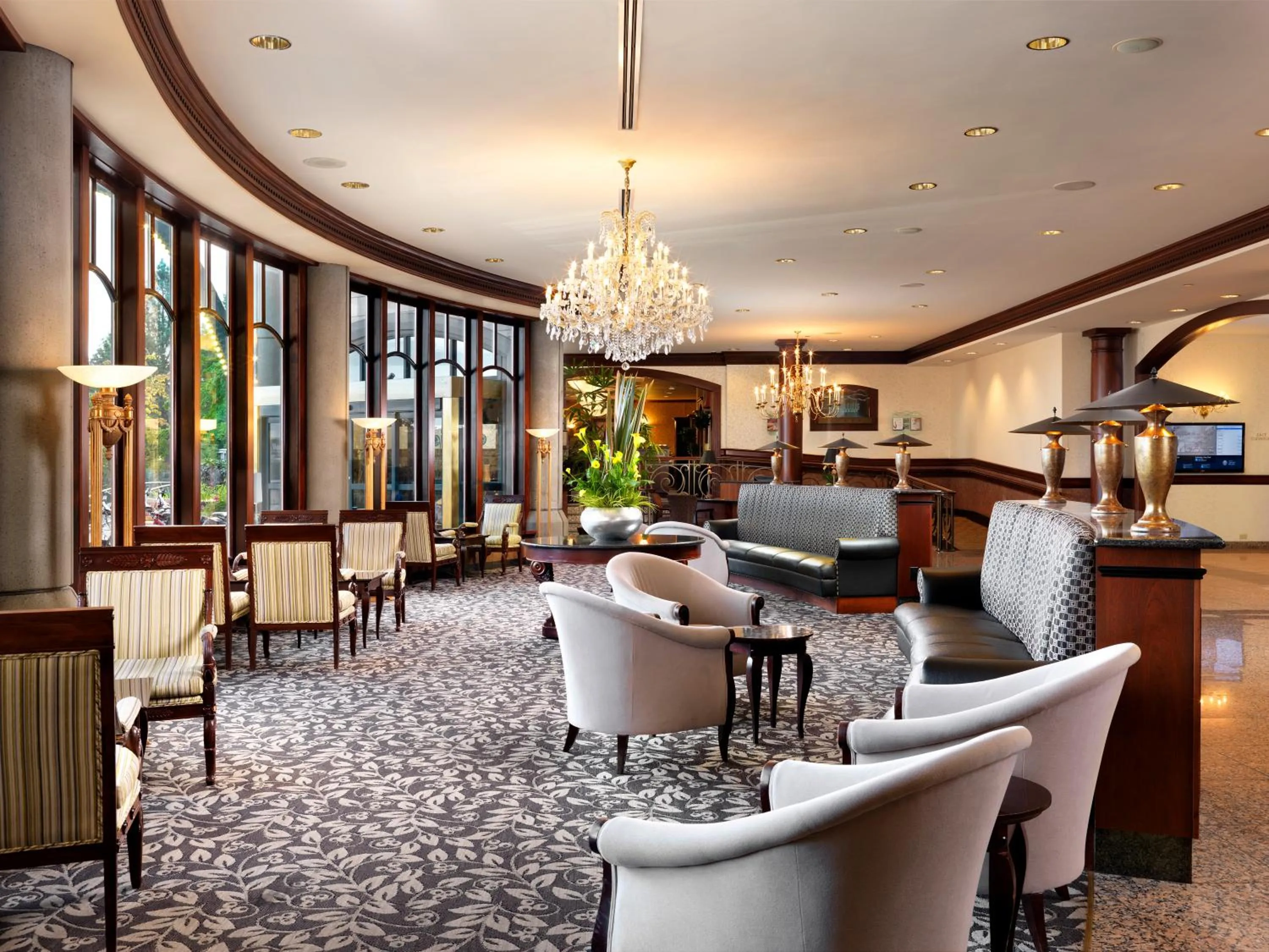 Seating area in Hotel Grand Pacific