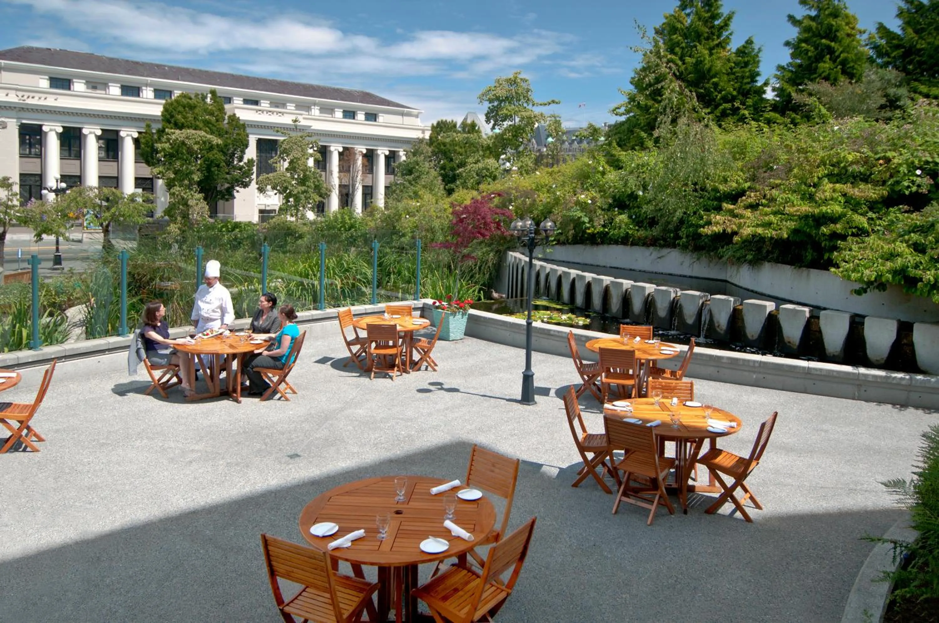 Restaurant/places to eat in Hotel Grand Pacific