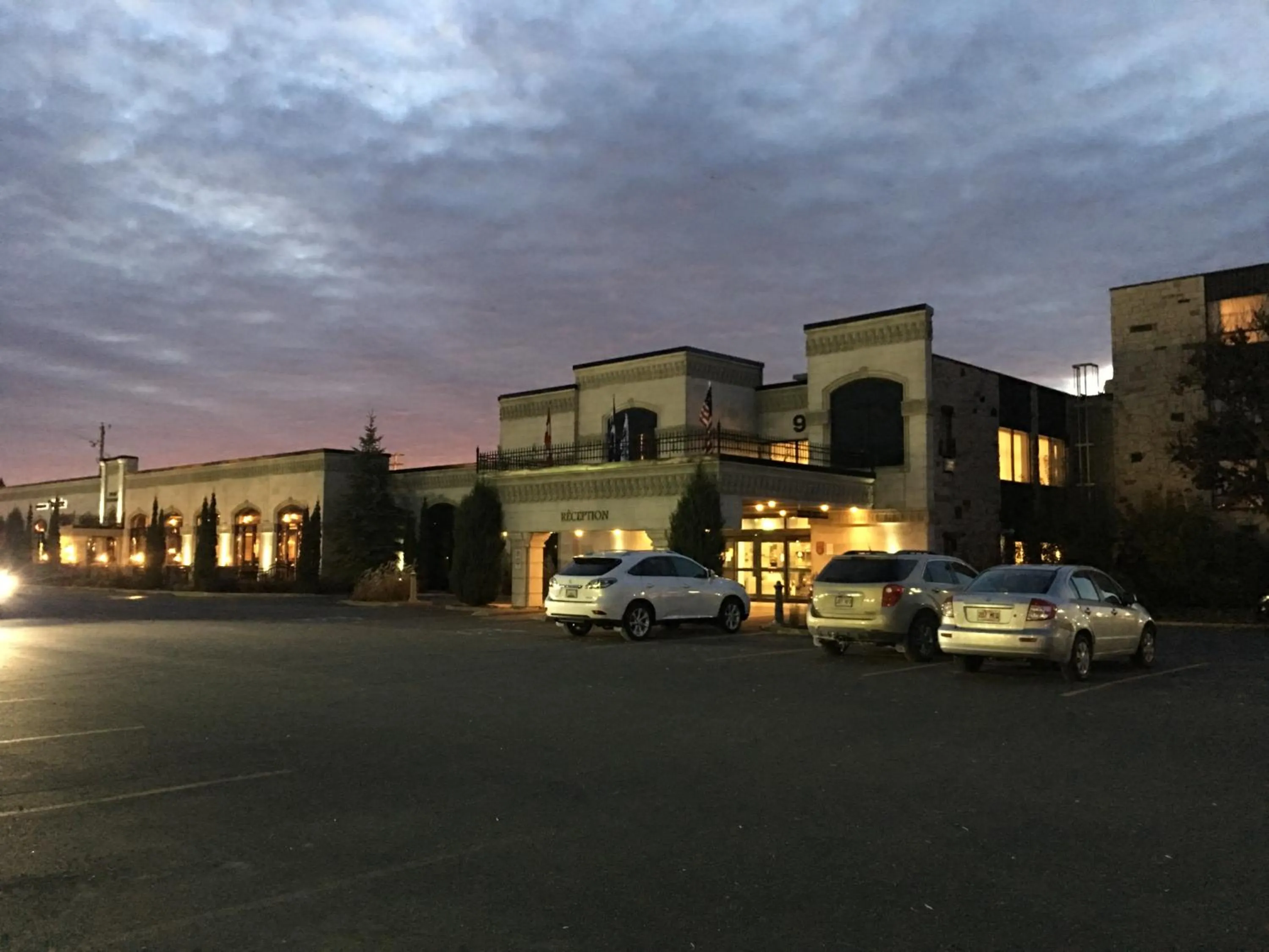 Property building in Best Western Hotel Universel Drummondville