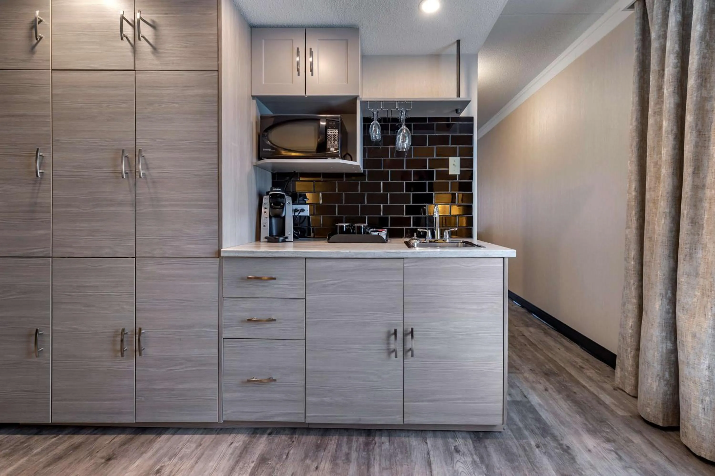 Bedroom in Best Western Hotel Universel Drummondville