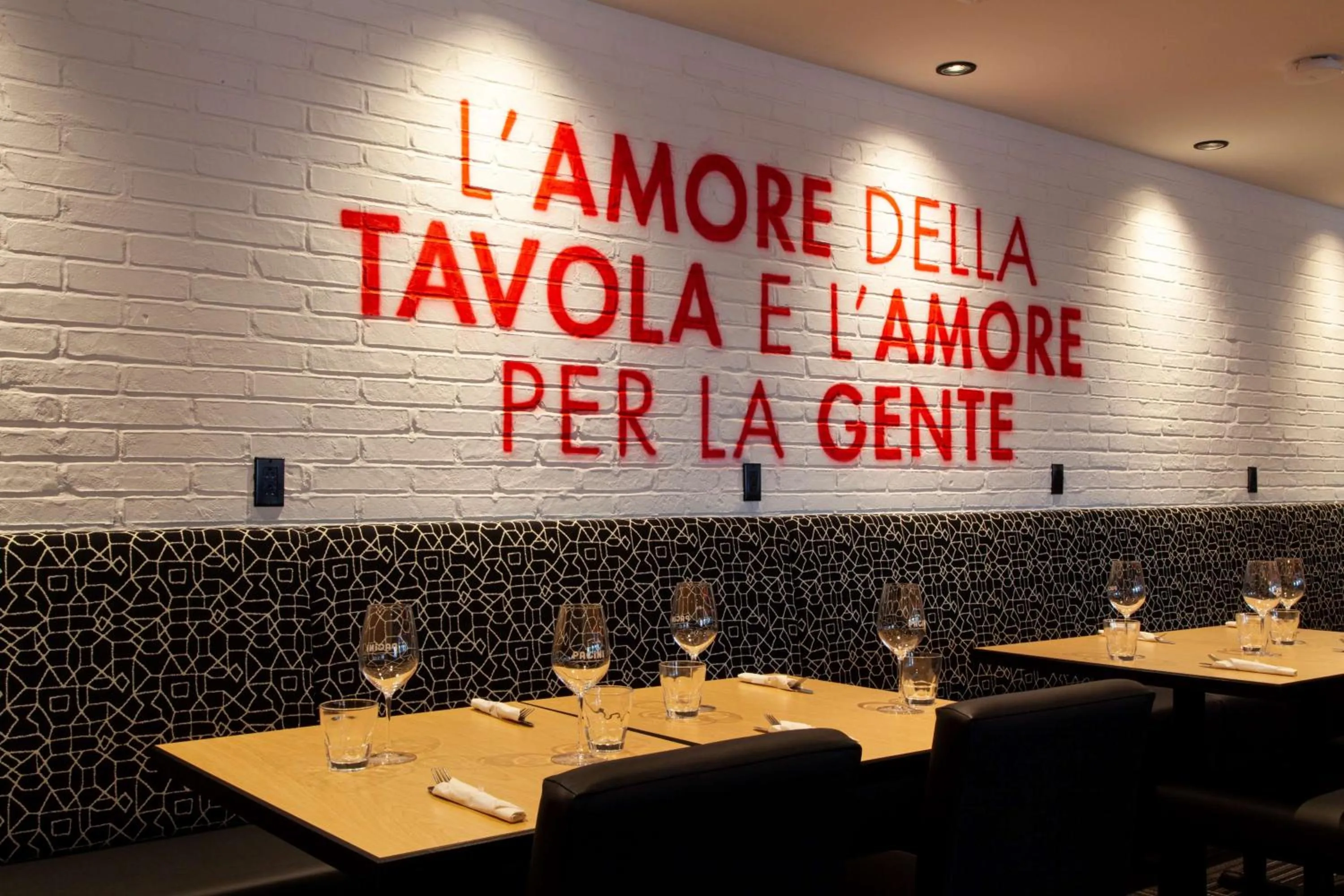 Restaurant/places to eat in Best Western Hotel Universel Drummondville