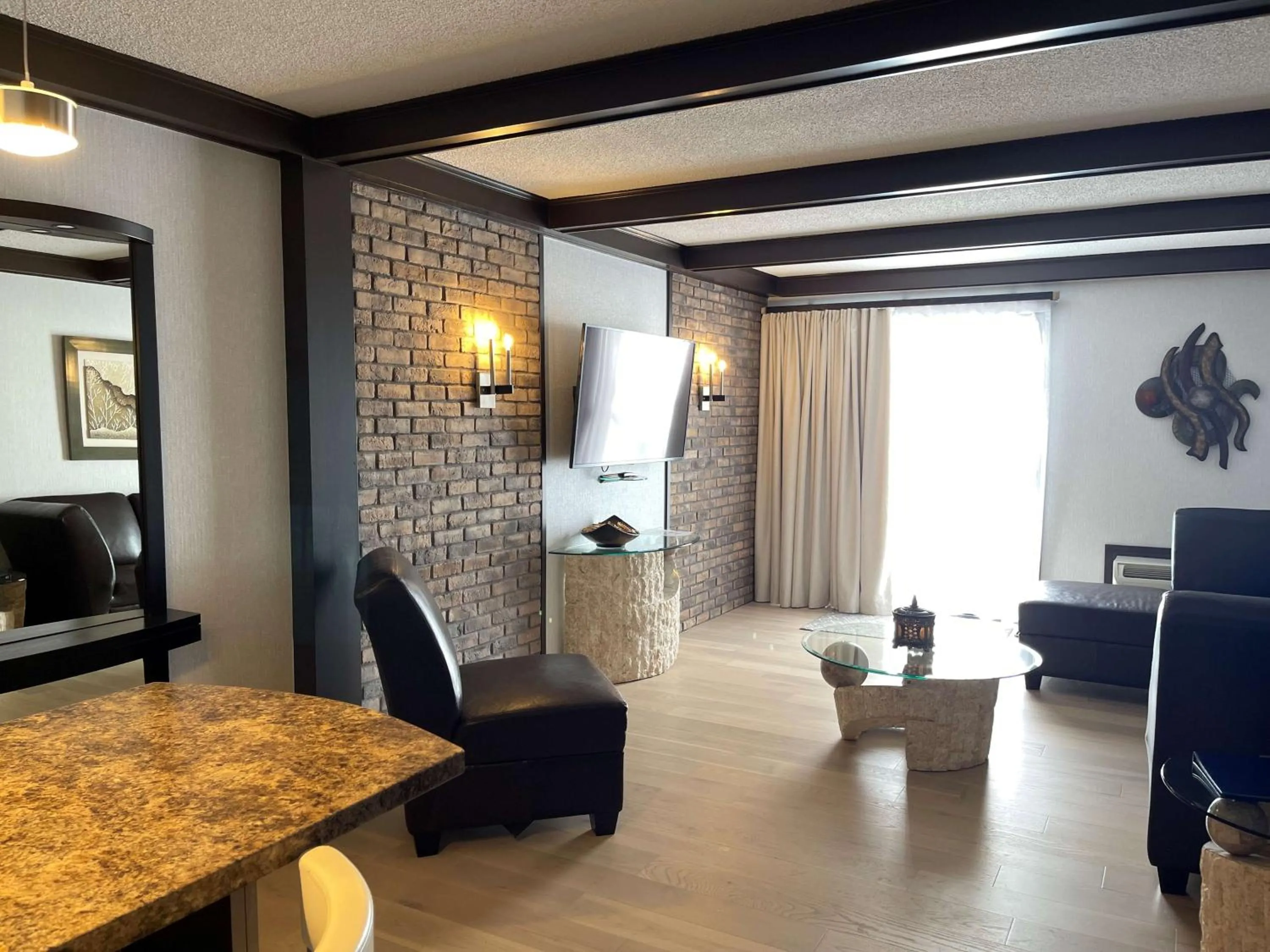 Photo of the whole room in Best Western Hotel Universel Drummondville