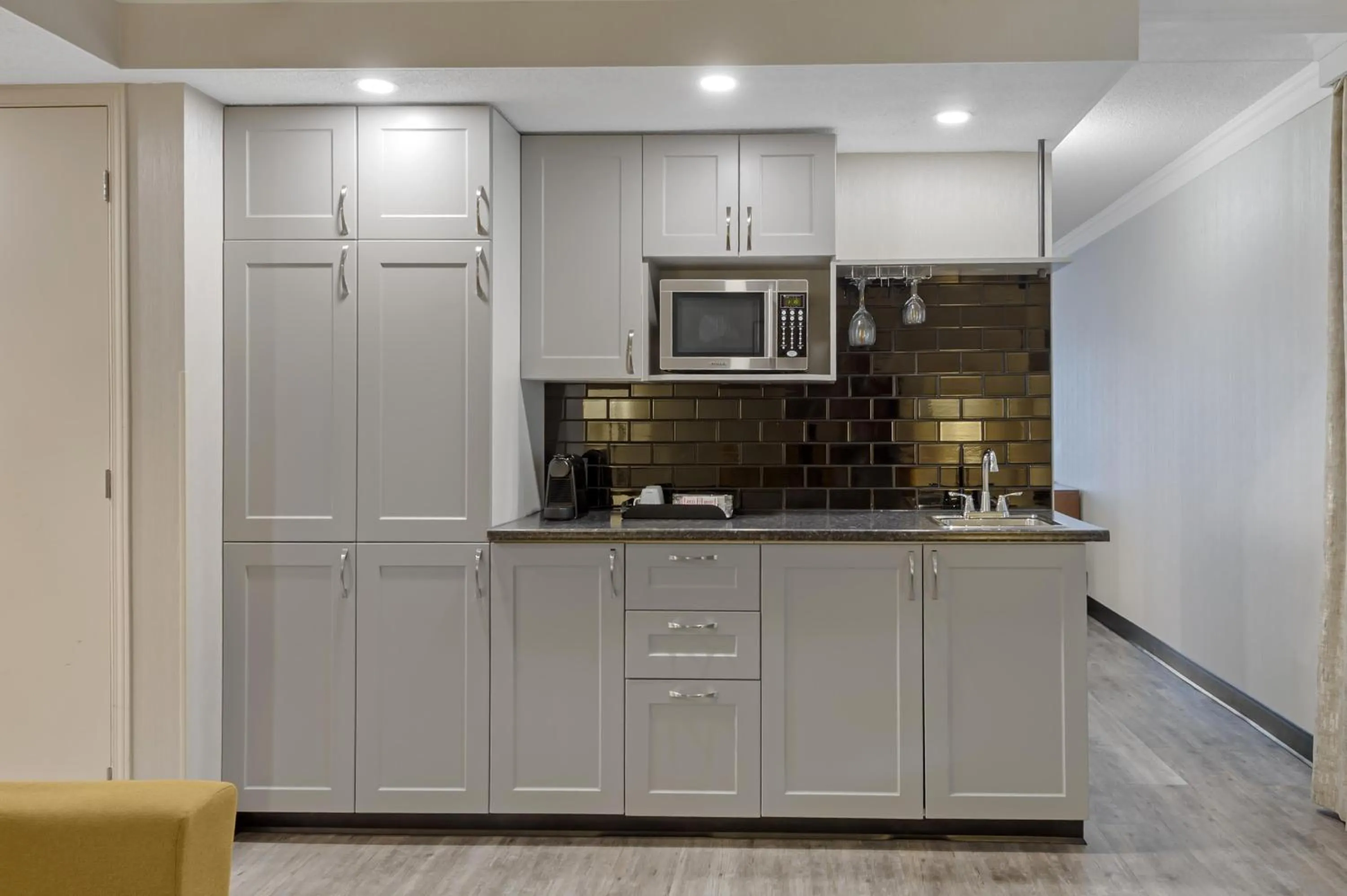 Bedroom in Best Western Hotel Universel Drummondville