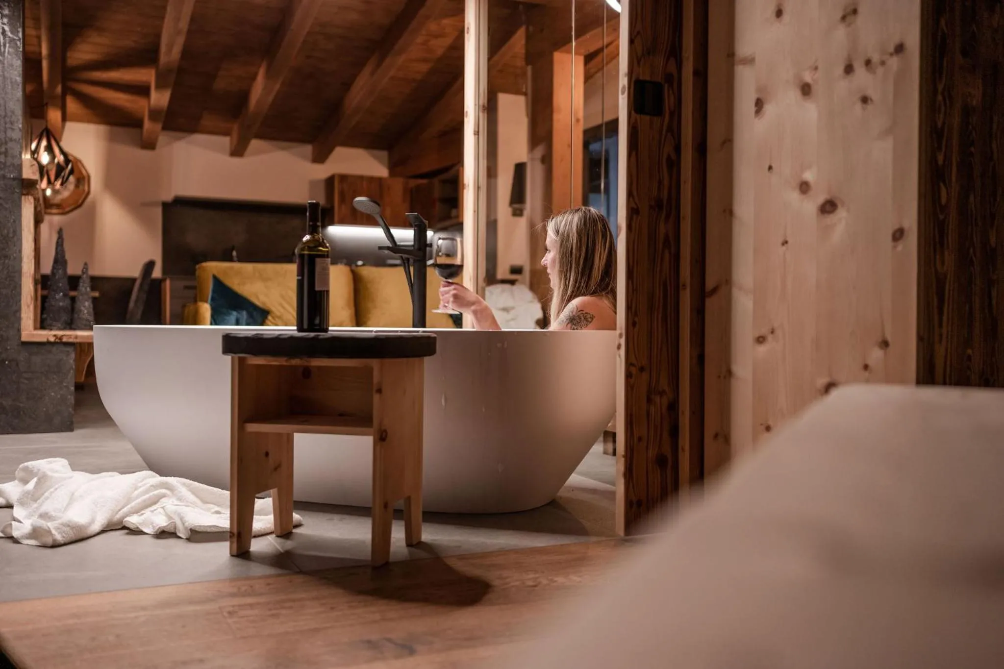 Living room, Bed in Nidaris - Luxury Private Spa Suites