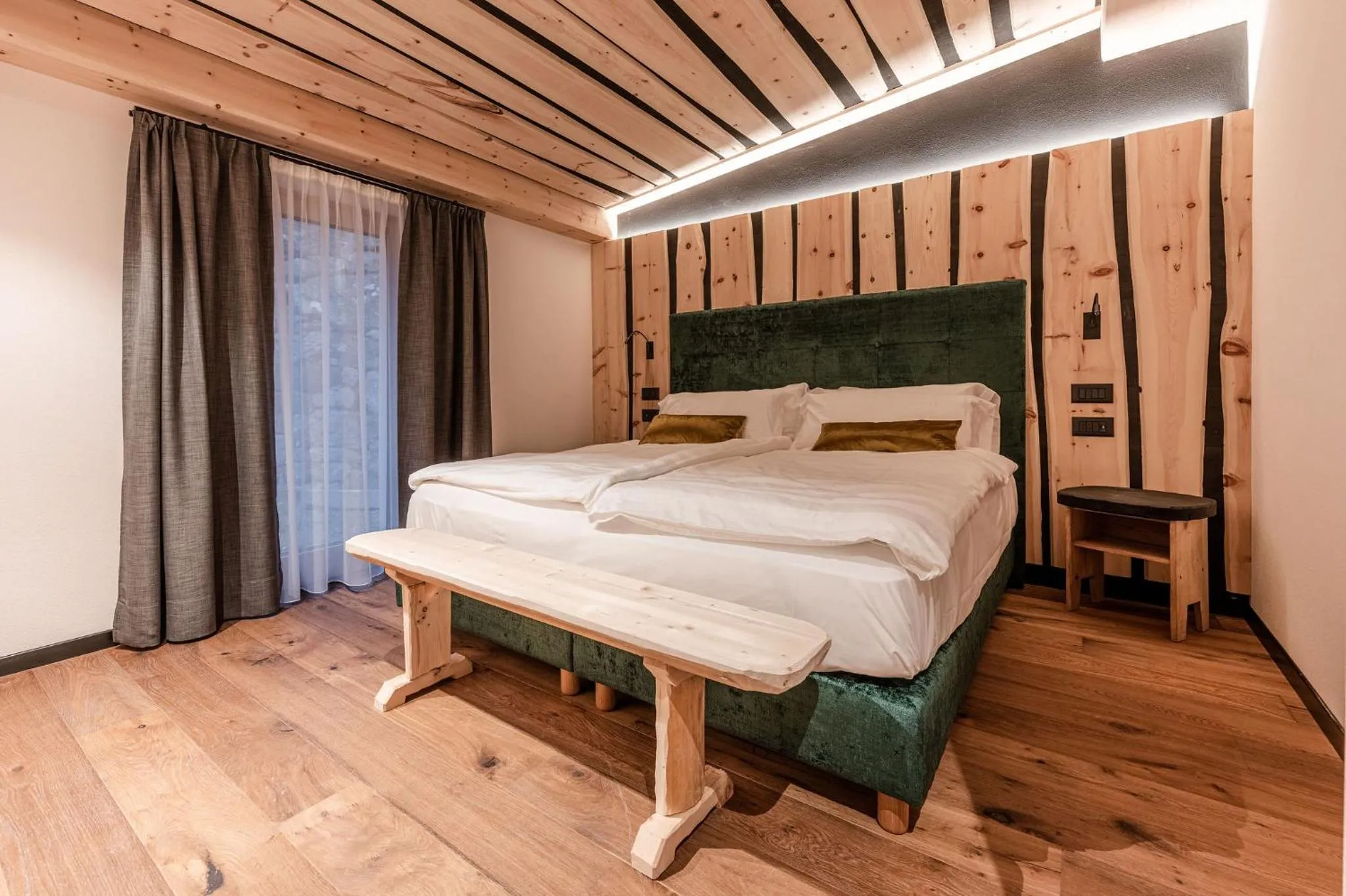 Bed in Nidaris - Luxury Private Spa Suites