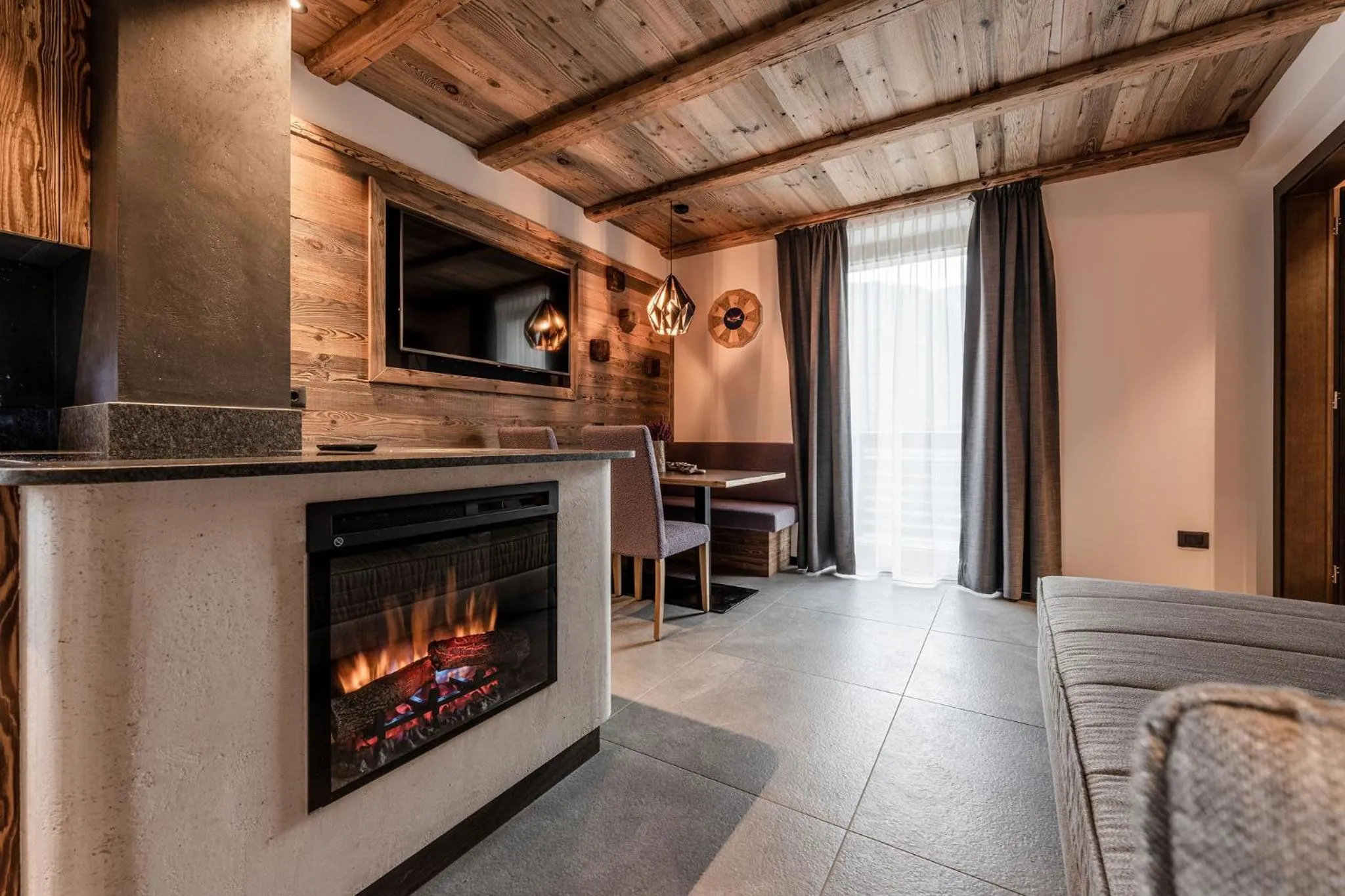 TV and multimedia in Nidaris - Luxury Private Spa Suites
