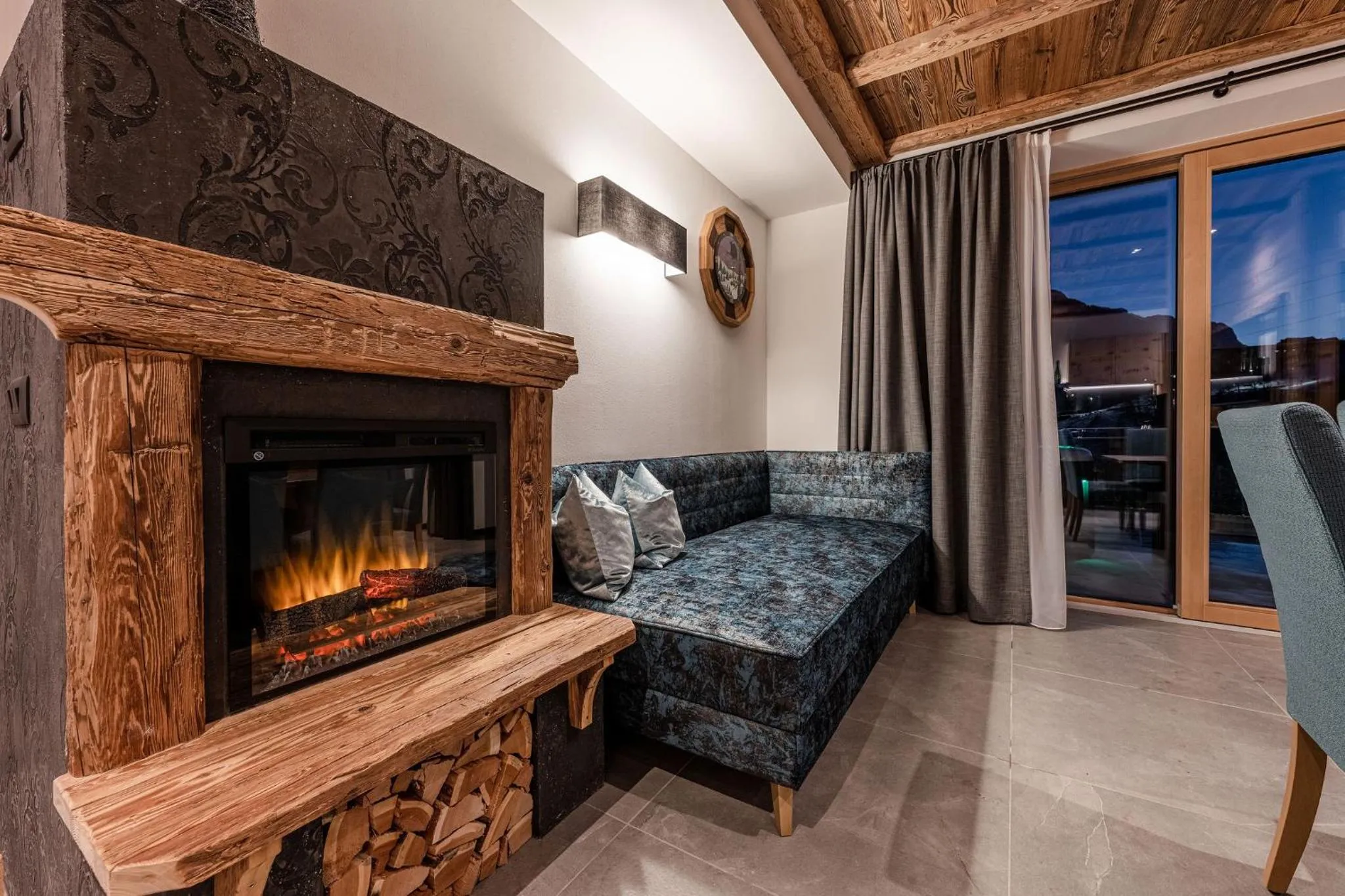 Living room in Nidaris - Luxury Private Spa Suites