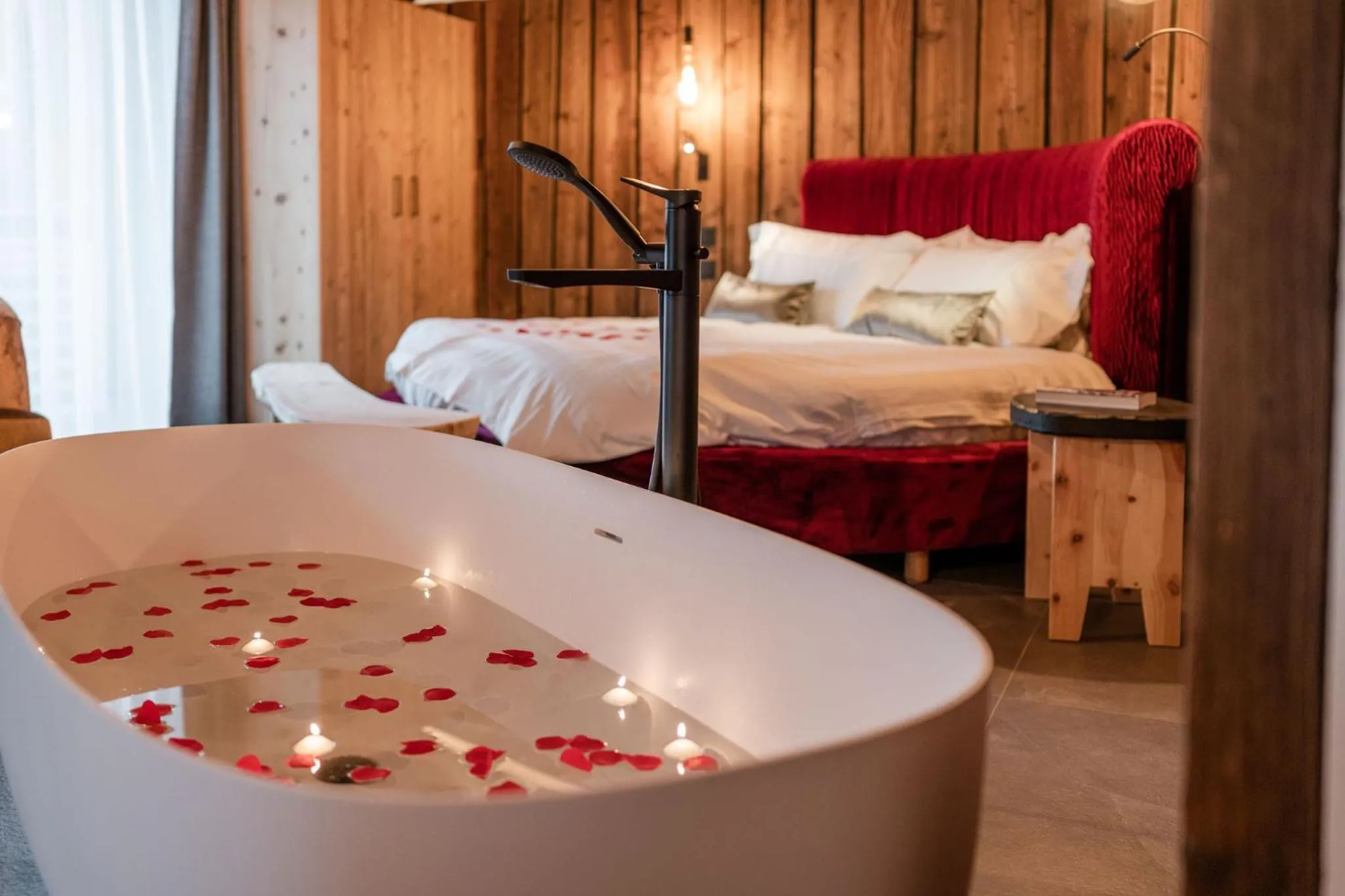 Bed in Nidaris - Luxury Private Spa Suites