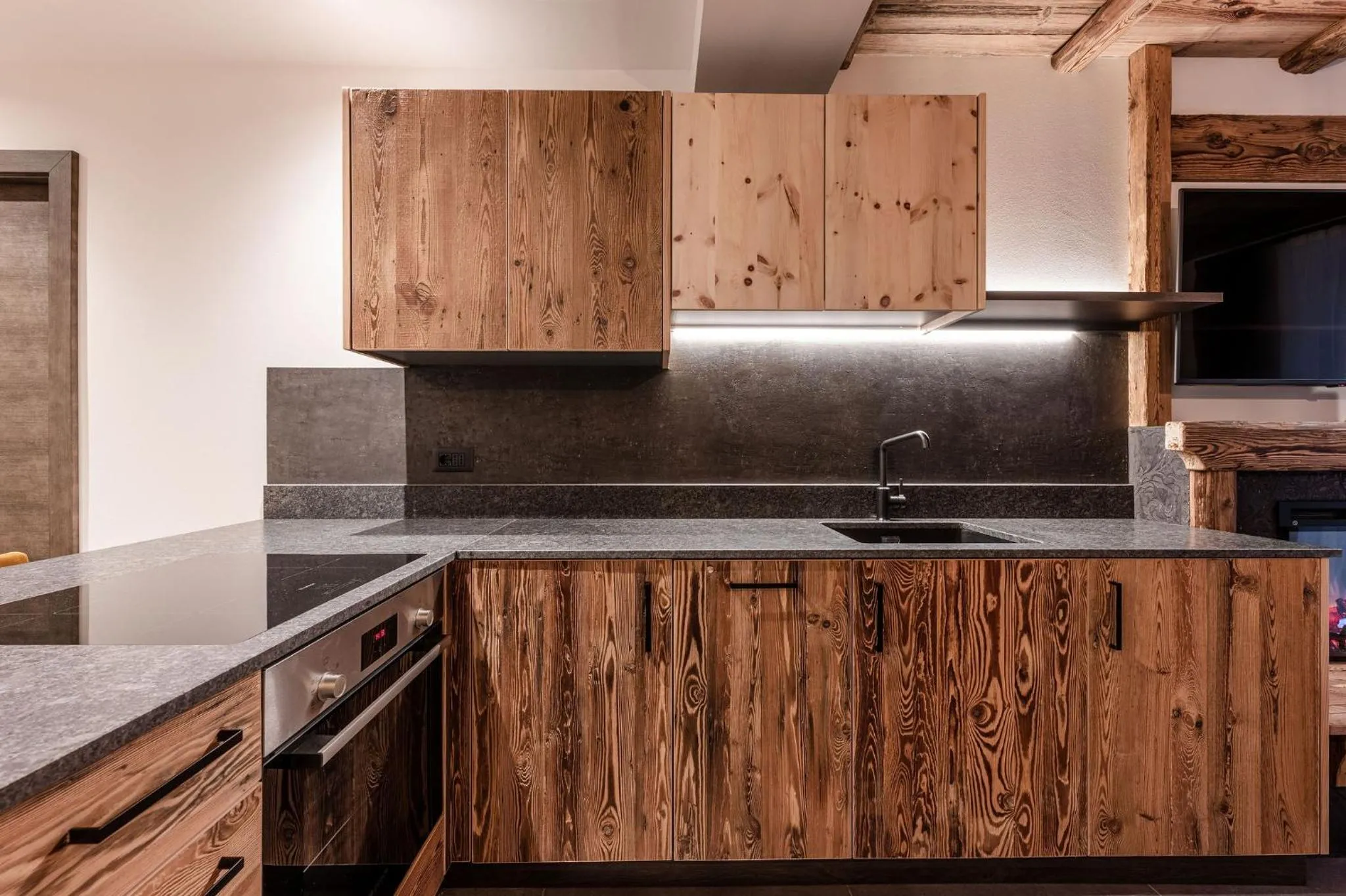 Kitchen or kitchenette in Nidaris - Luxury Private Spa Suites