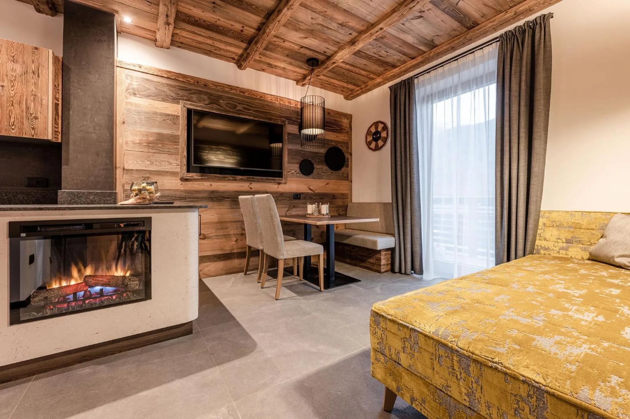 TV and multimedia in Nidaris - Luxury Private Spa Suites