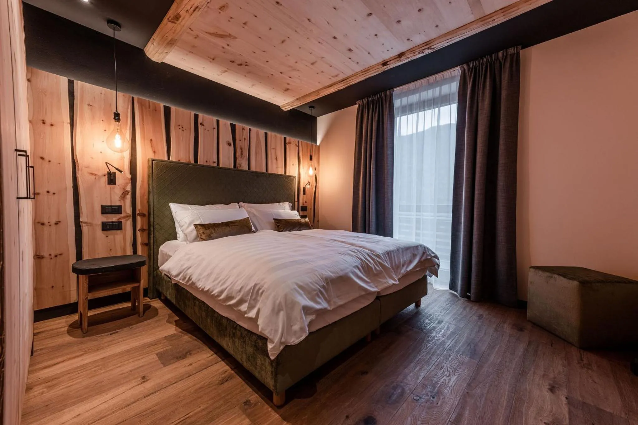 Bed in Nidaris - Luxury Private Spa Suites