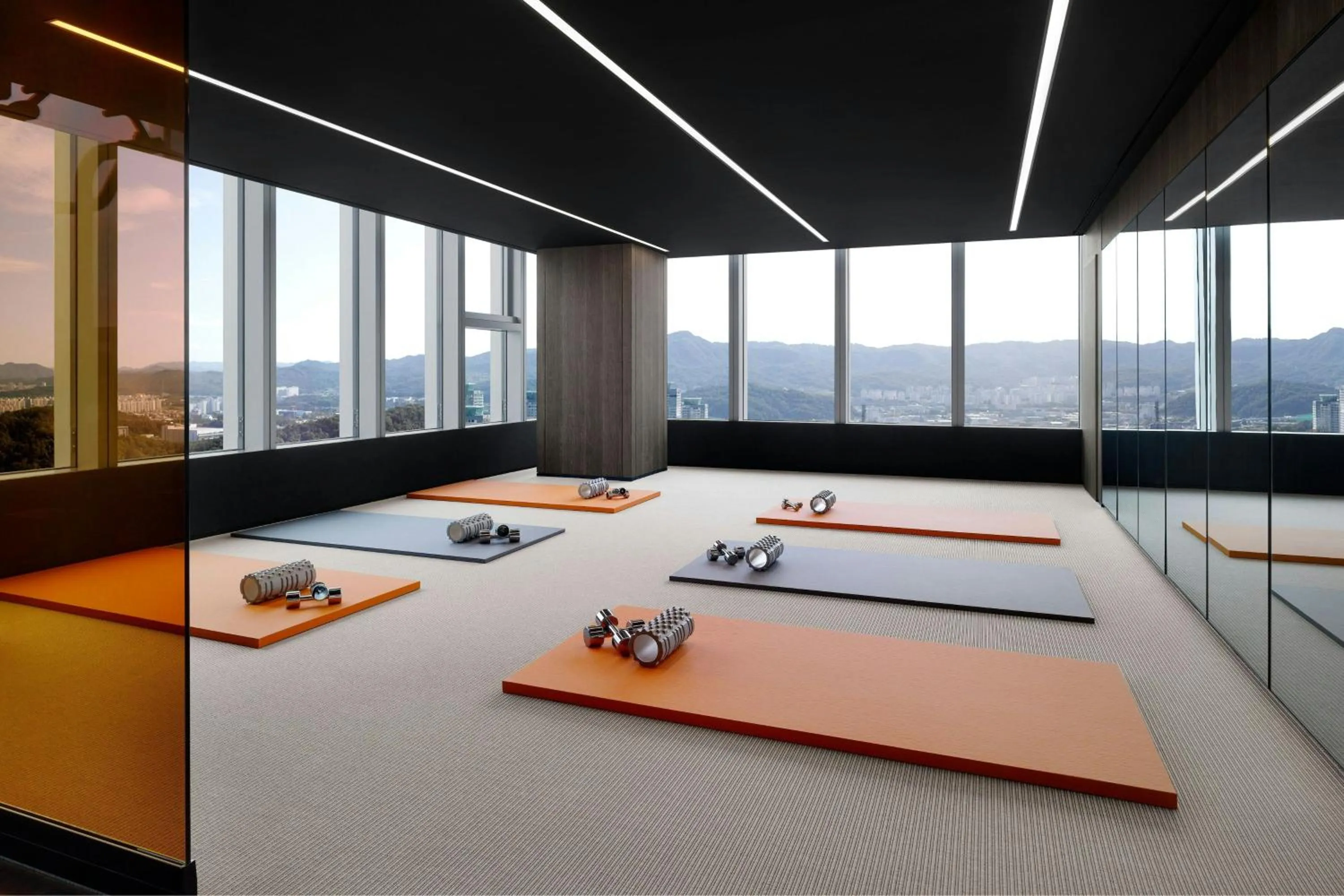 Fitness centre/facilities in Hotel Onoma Daejeon, Autograph Collection