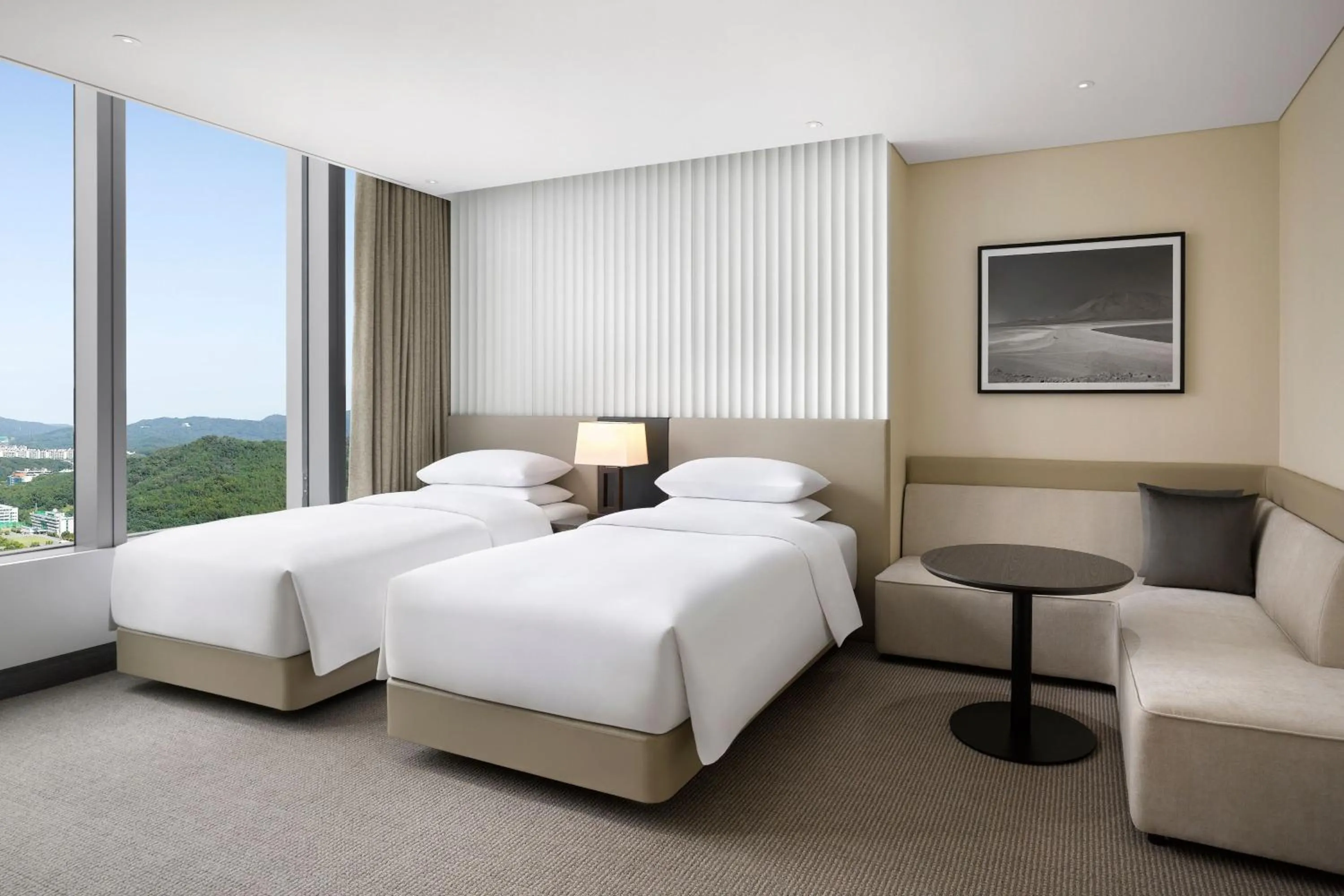 Photo of the whole room, Bed in Hotel Onoma Daejeon, Autograph Collection