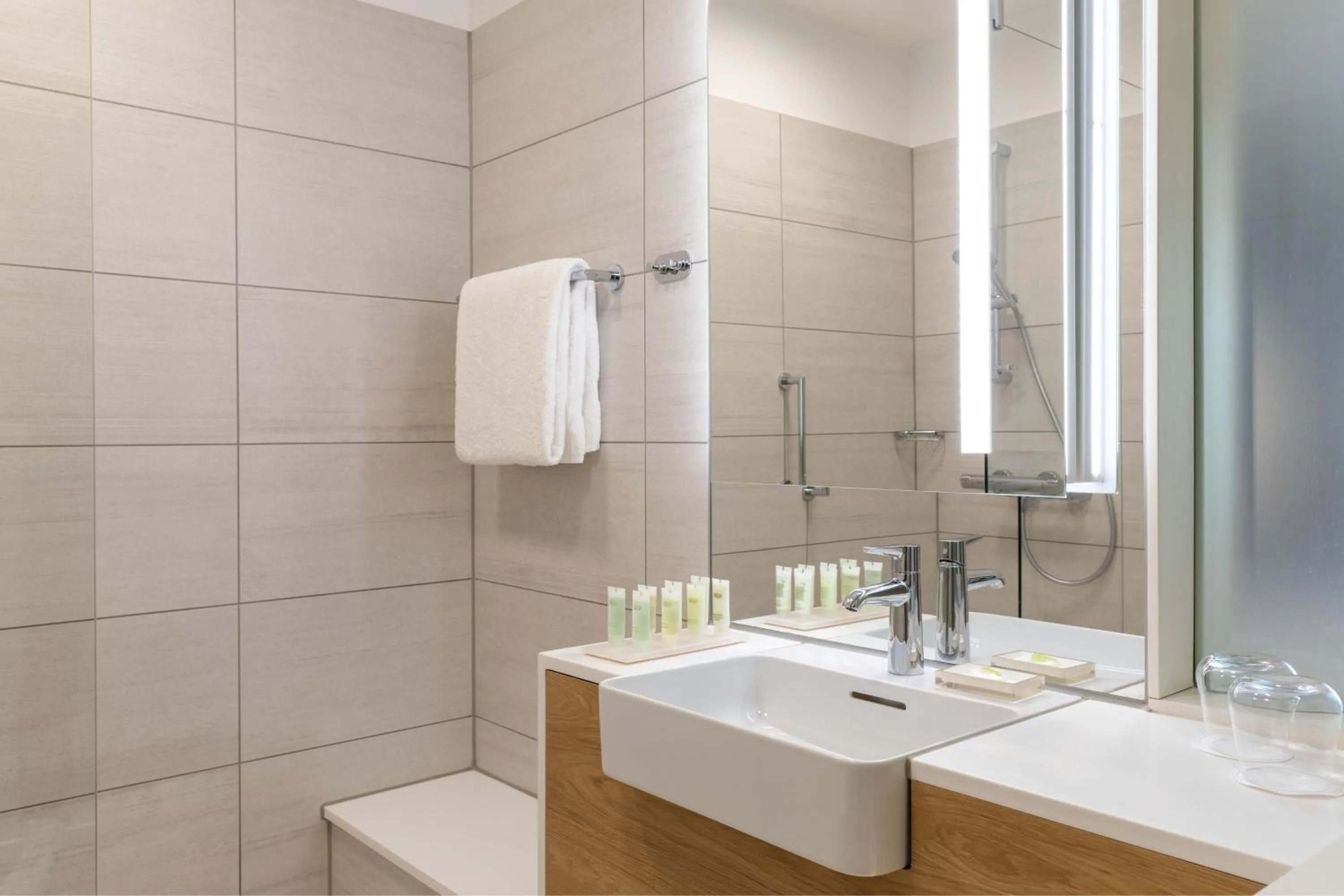Bathroom in Courtyard by Marriott Glasgow SEC