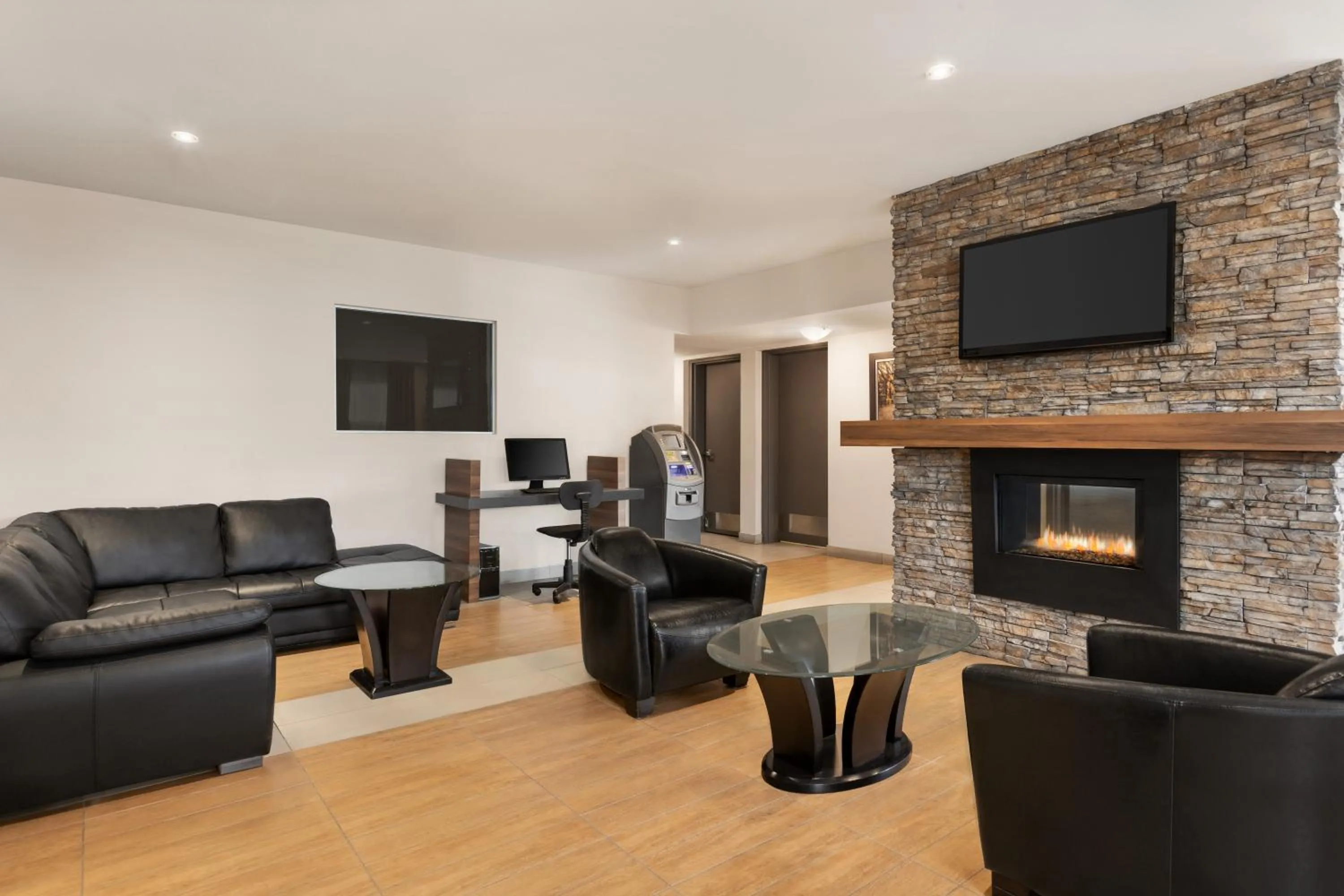 Seating area in Days Inn by Wyndham Montreal East