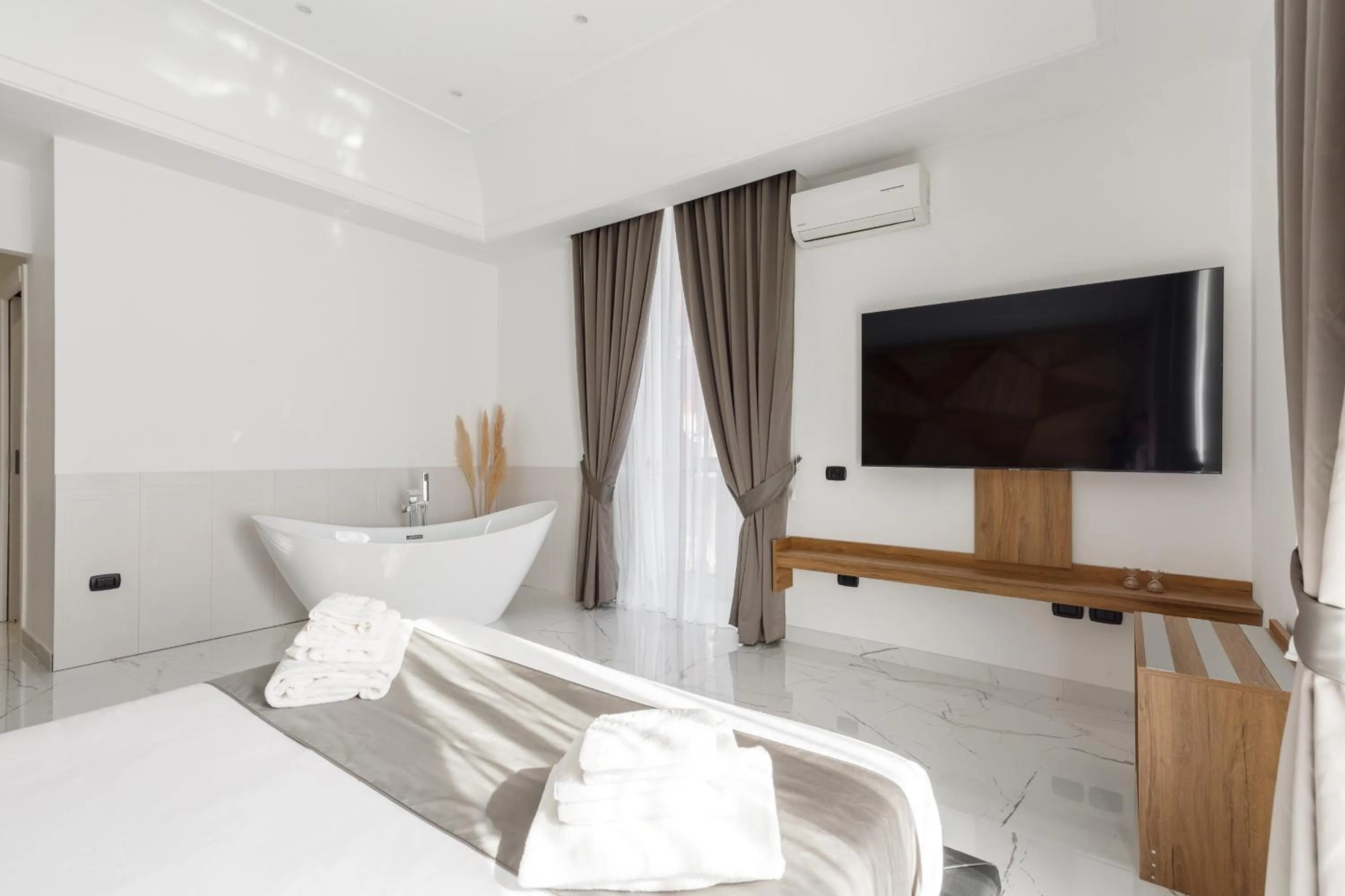 Bed in Sant'Angelo Suites