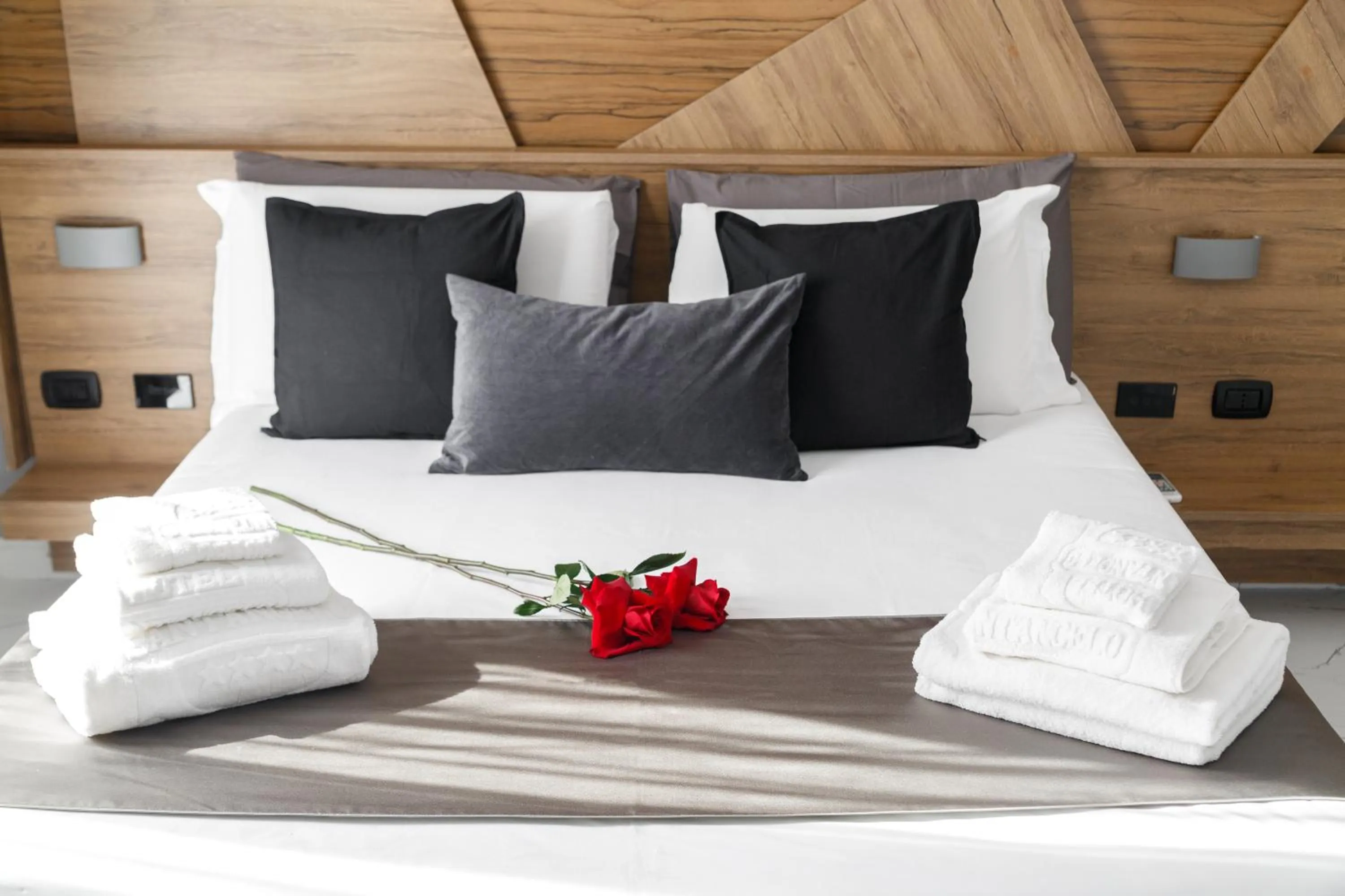 Bed in Sant'Angelo Suites