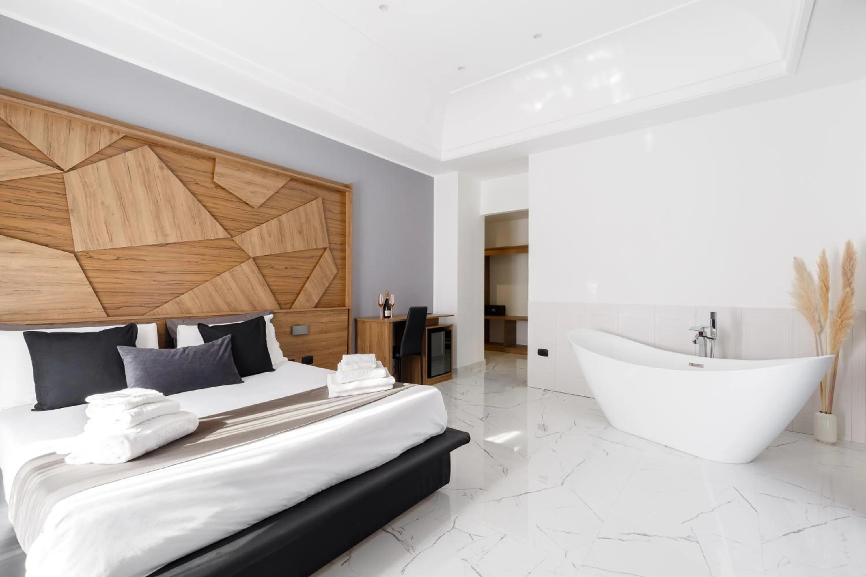 Bed in Sant'Angelo Suites