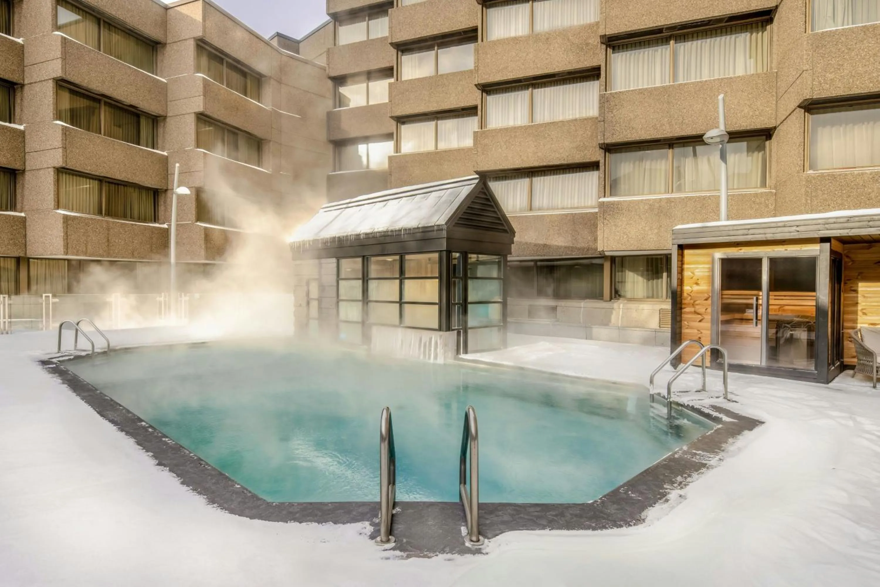 Swimming pool in Delta Hotels by Marriott Quebec