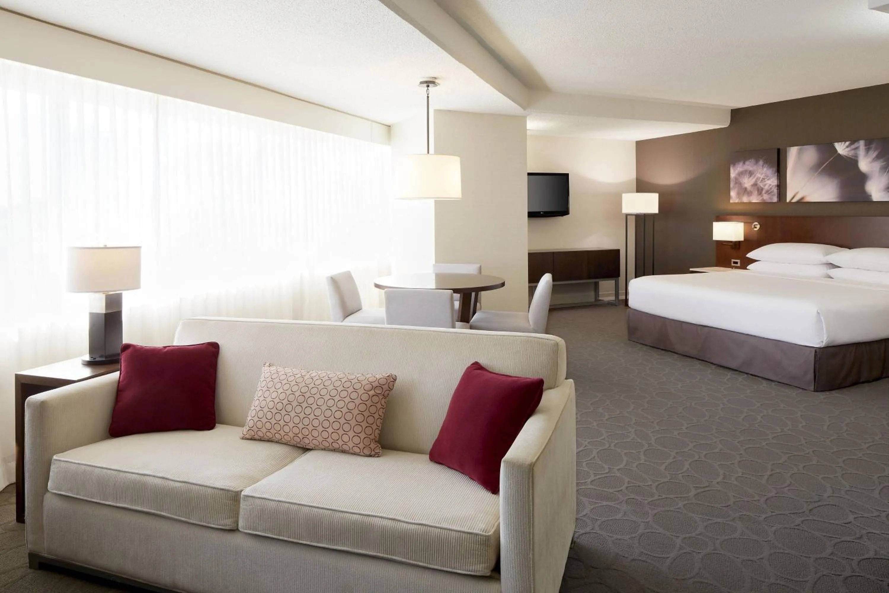Bedroom, Bed in Delta Hotels by Marriott Quebec