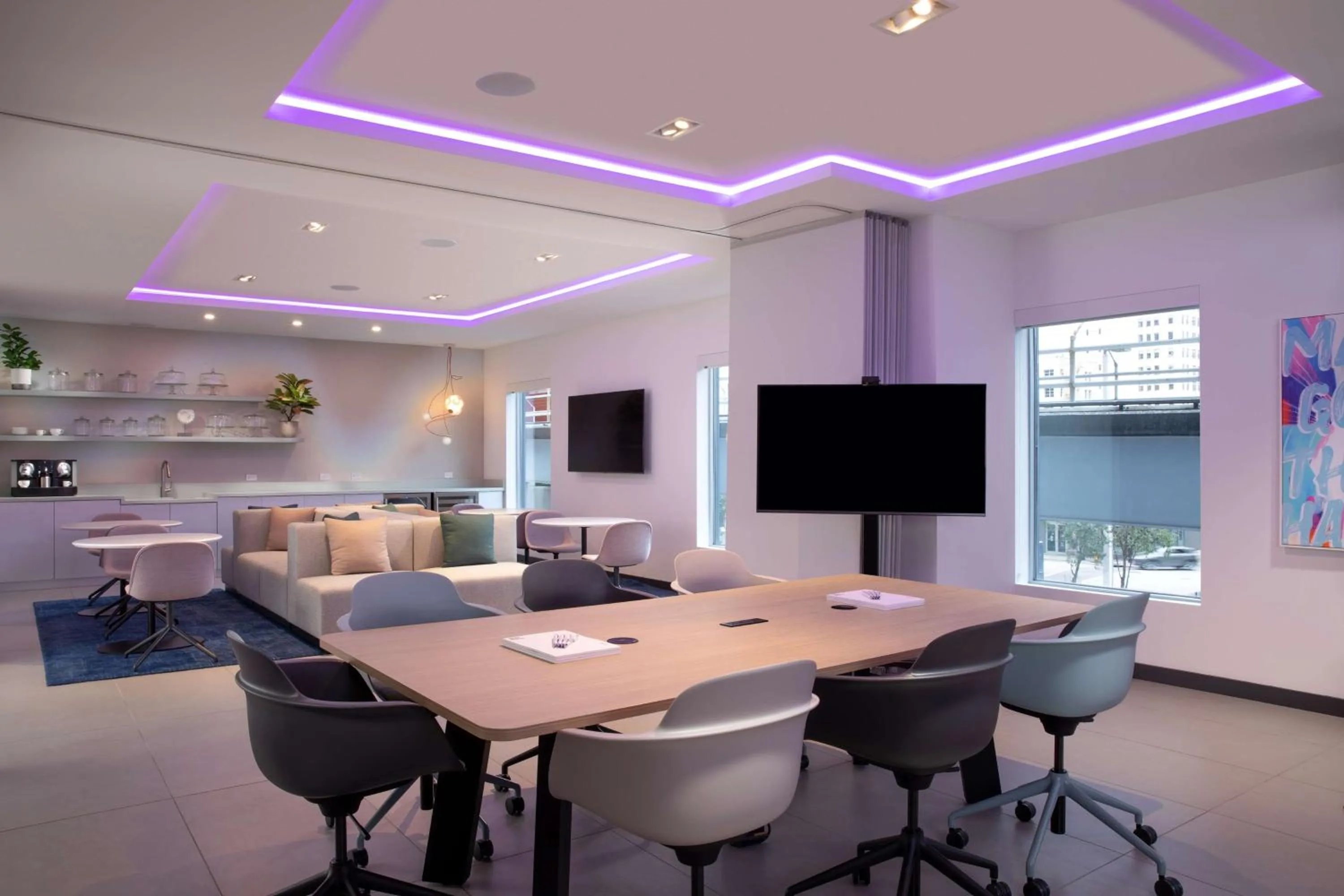 Meeting/conference room in YOTEL Miami