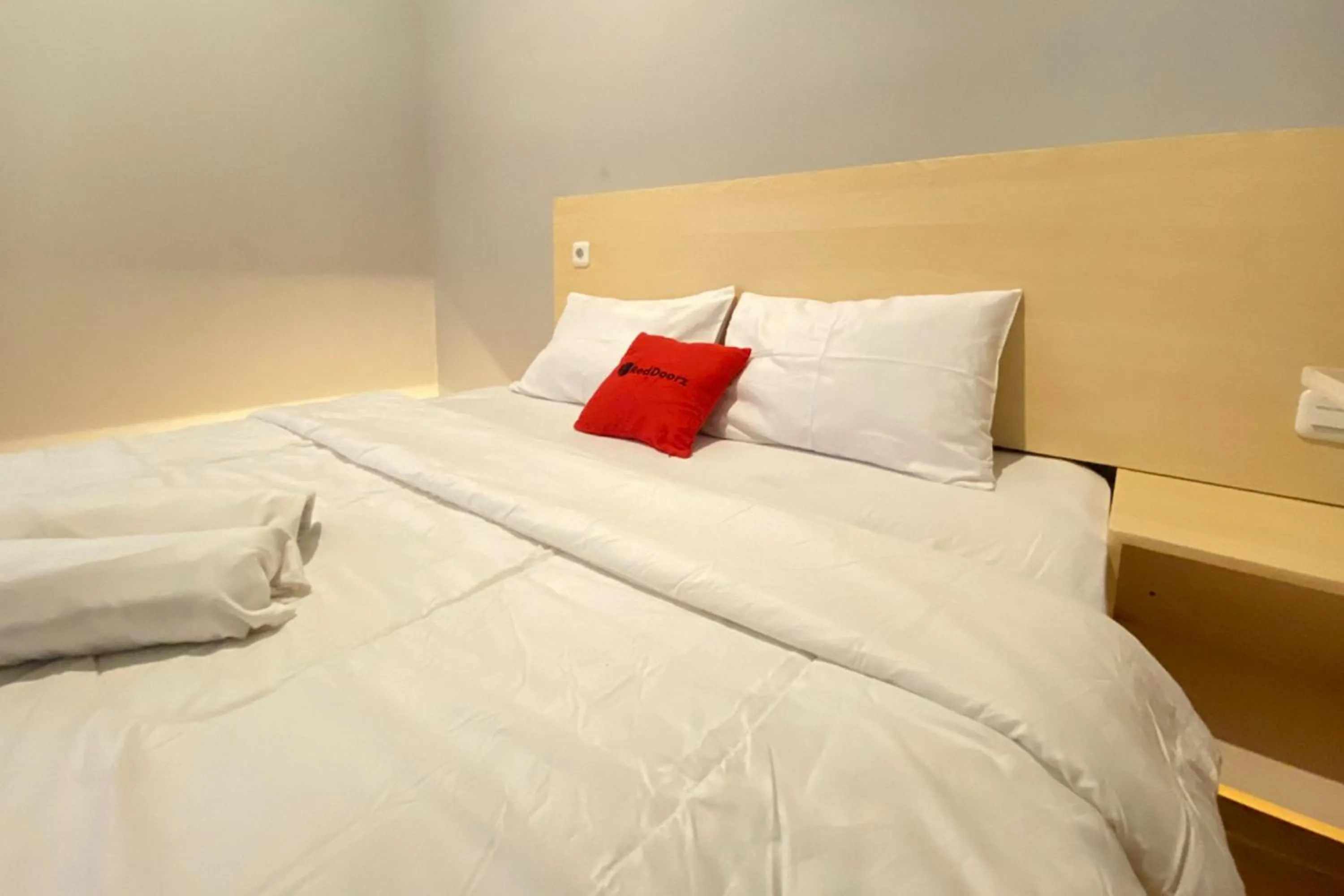 Bedroom, Bed in RedDoorz near Exit Tol Batang