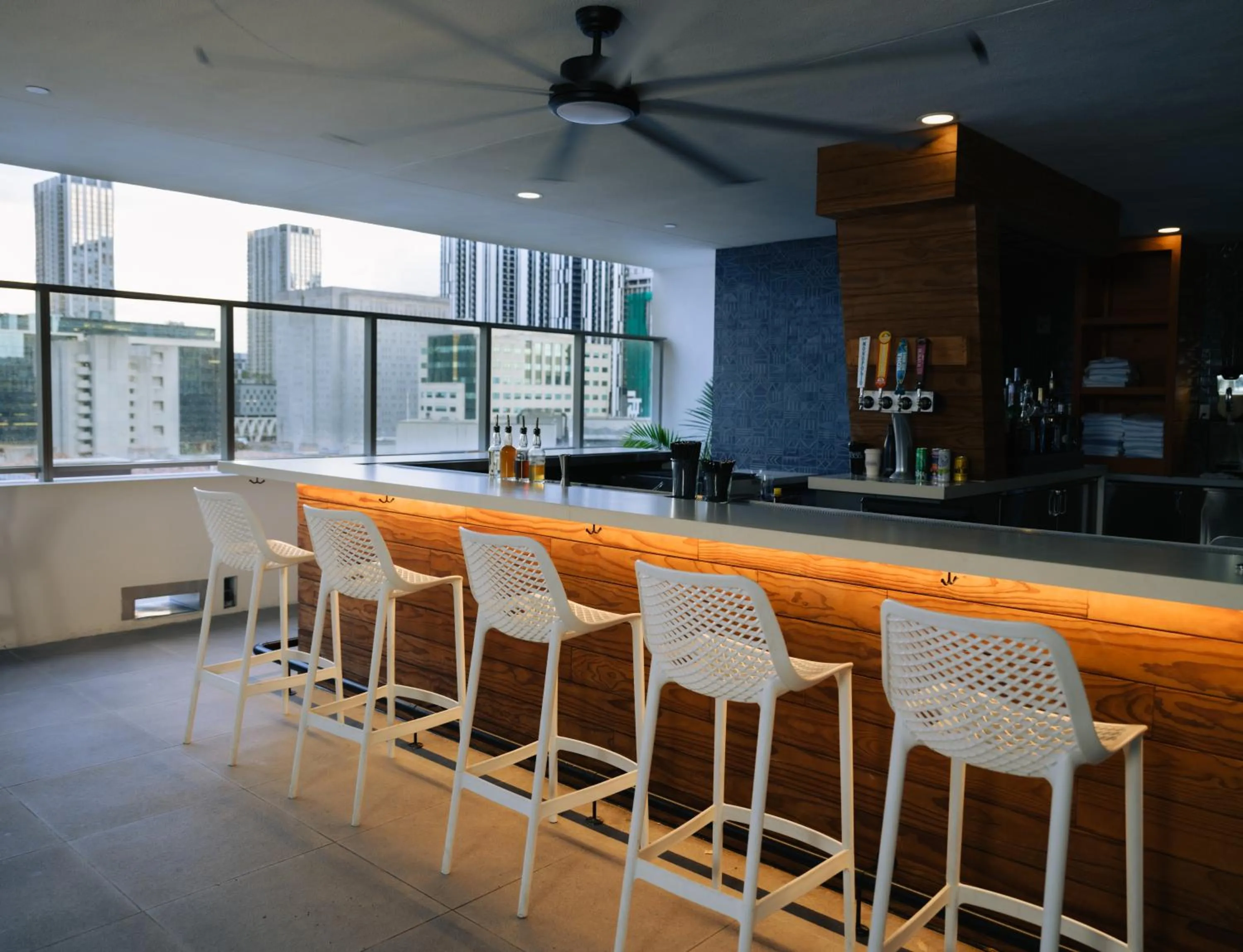 Restaurant/places to eat in YOTELPAD Miami