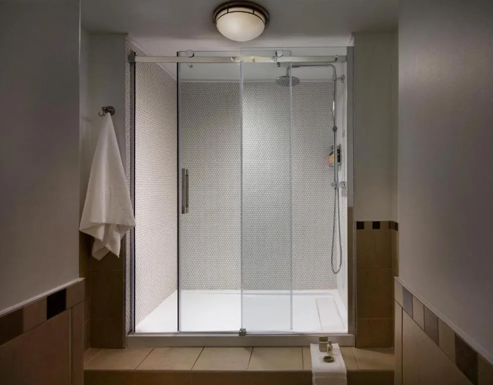 Shower in Auberge Saint-Pierre