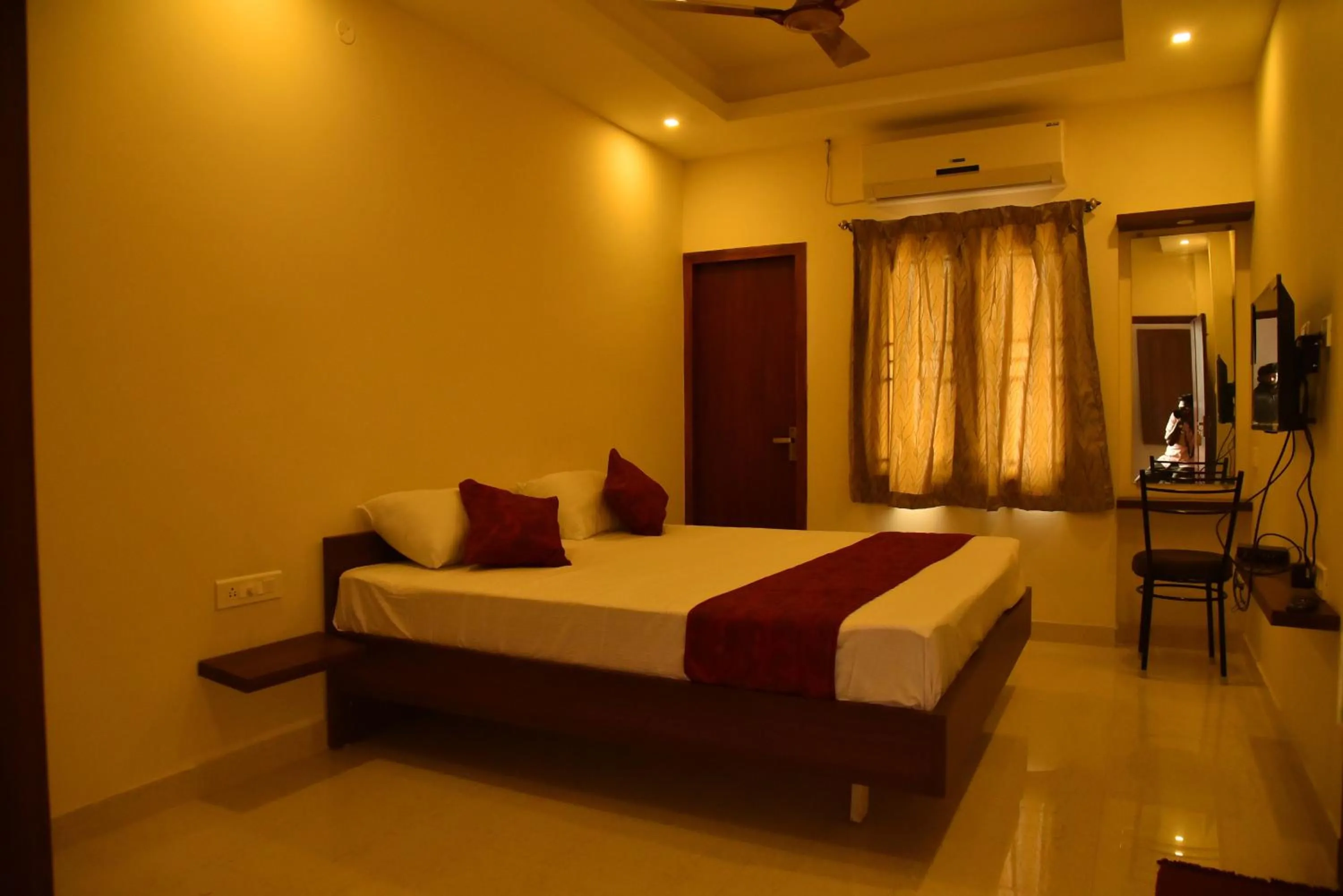 Photo of the whole room, Bed in Home Stay @ Kommiya Inn