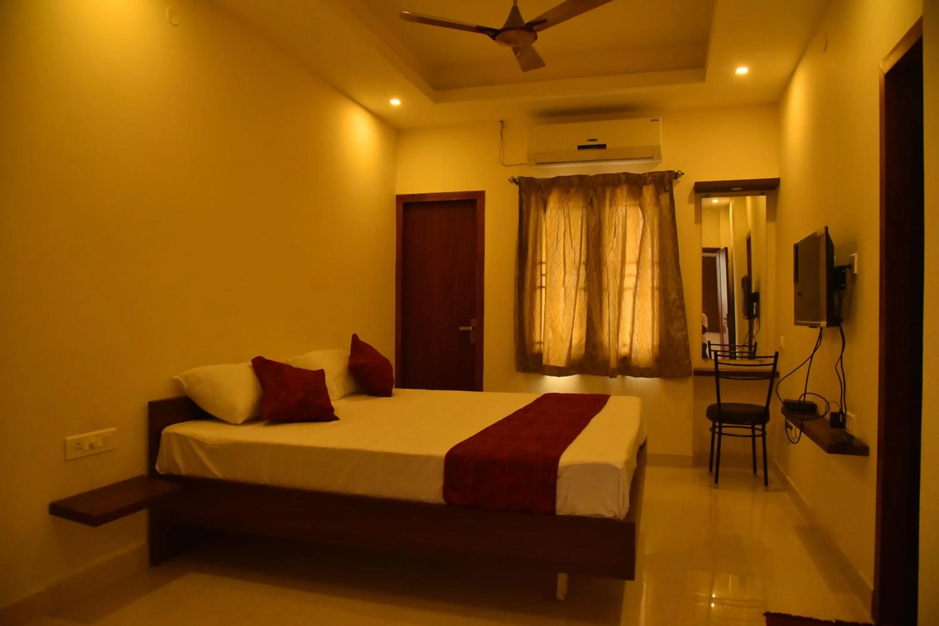 Photo of the whole room, Bed in Home Stay @ Kommiya Inn