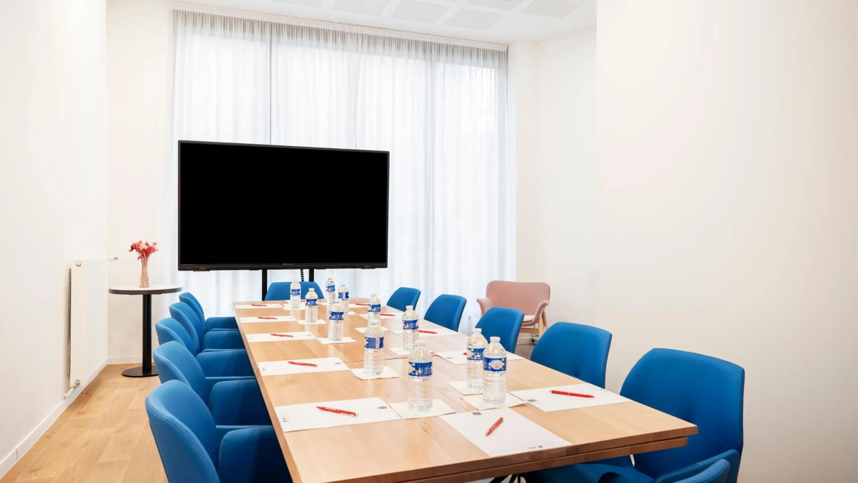 Meeting/conference room in Séjours & Affaires Paris Bagnolet