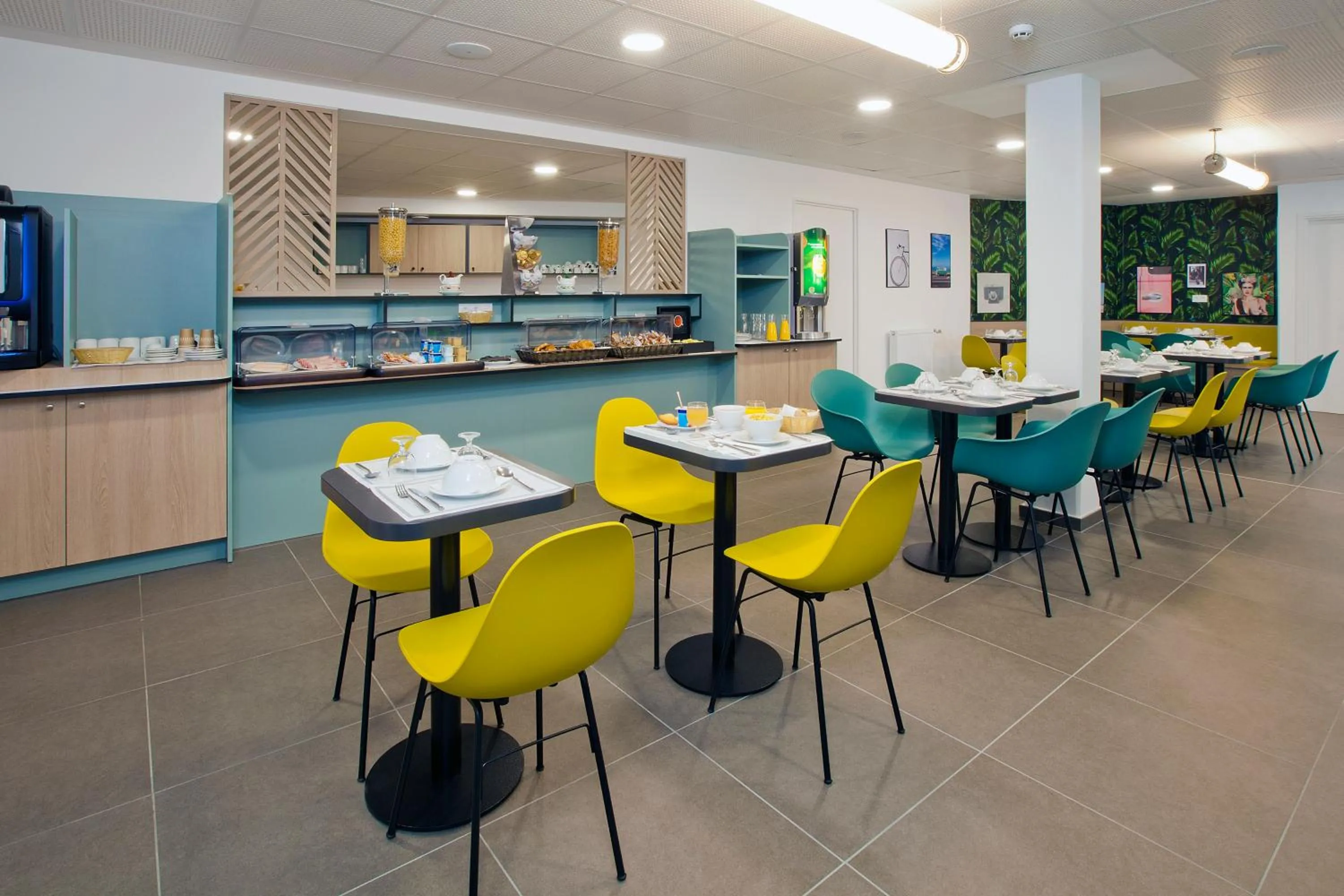 Breakfast in Séjours & Affaires Paris Bagnolet