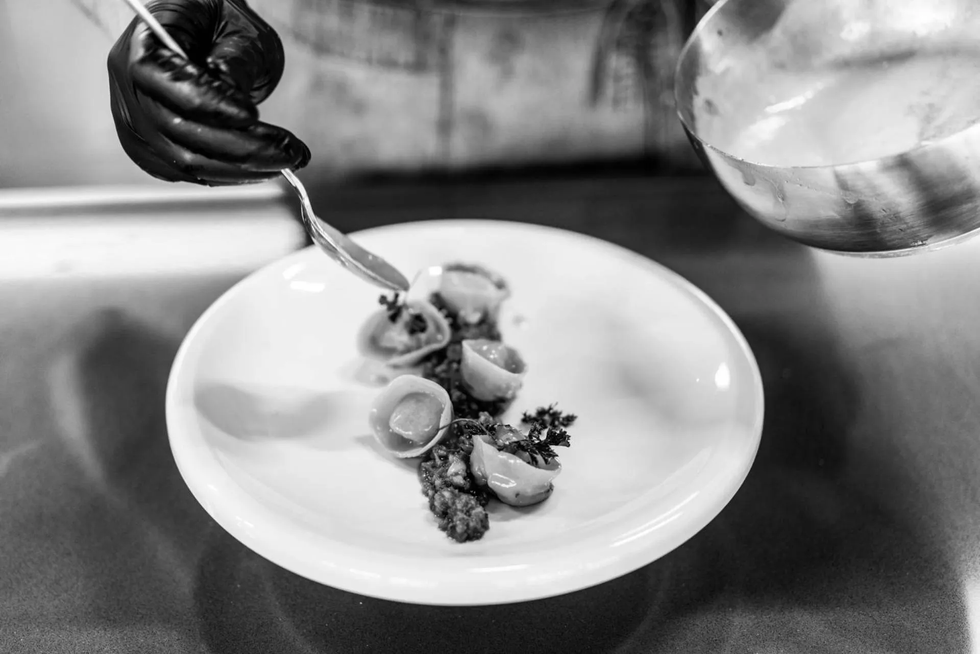 Restaurant/places to eat in Life Hotel