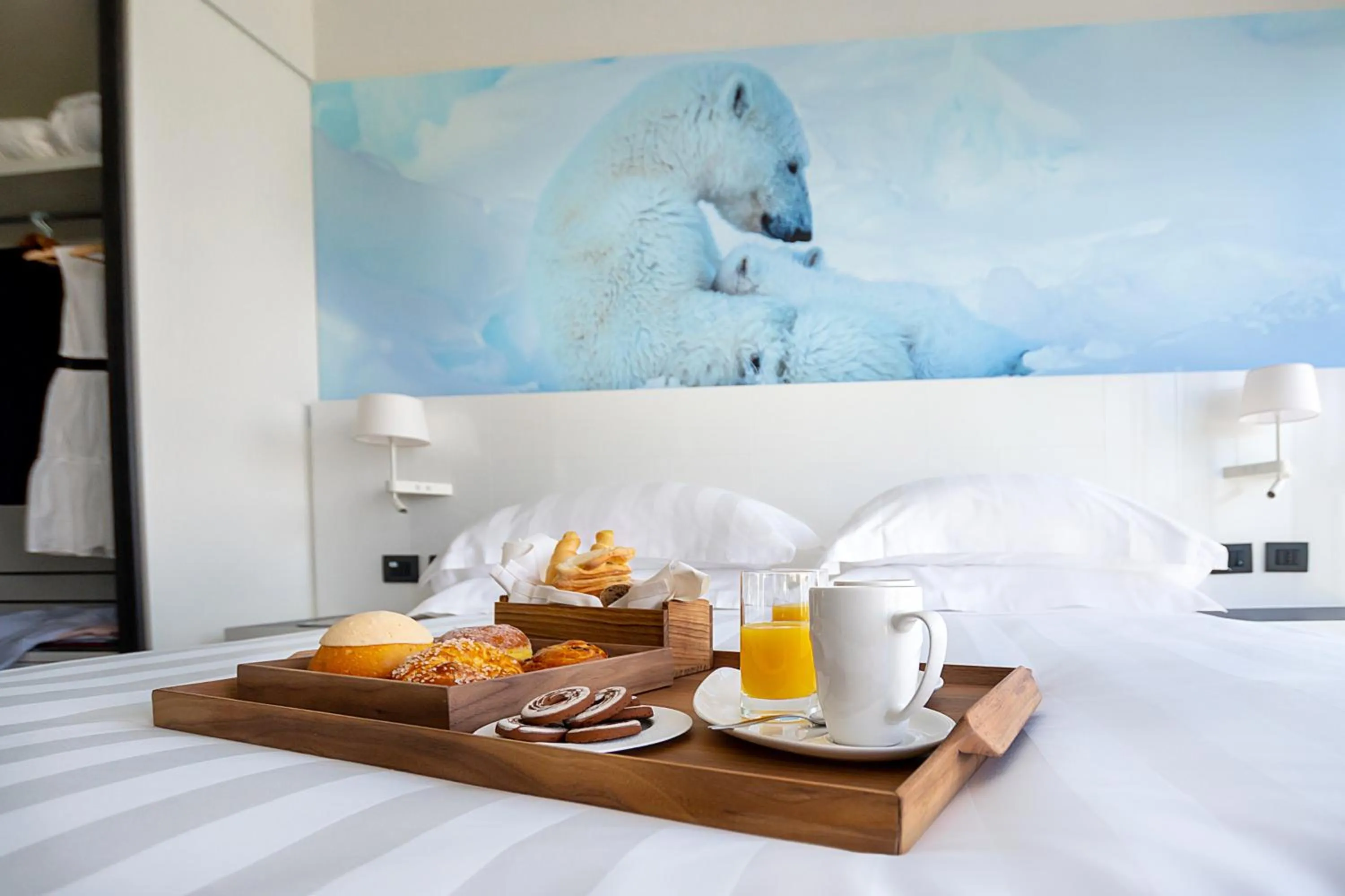 Breakfast, Bed in Life Hotel