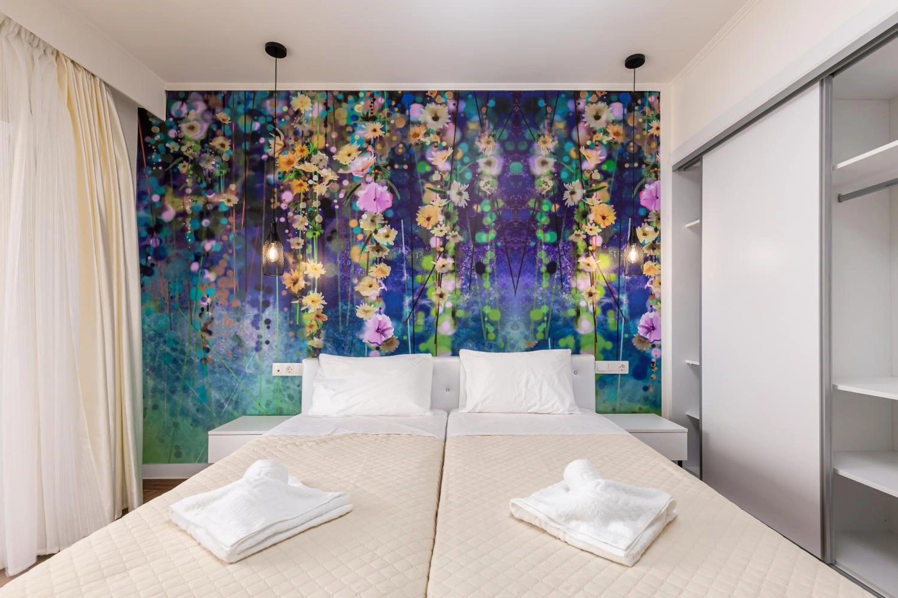 Aqua Luxury Suites by Estia