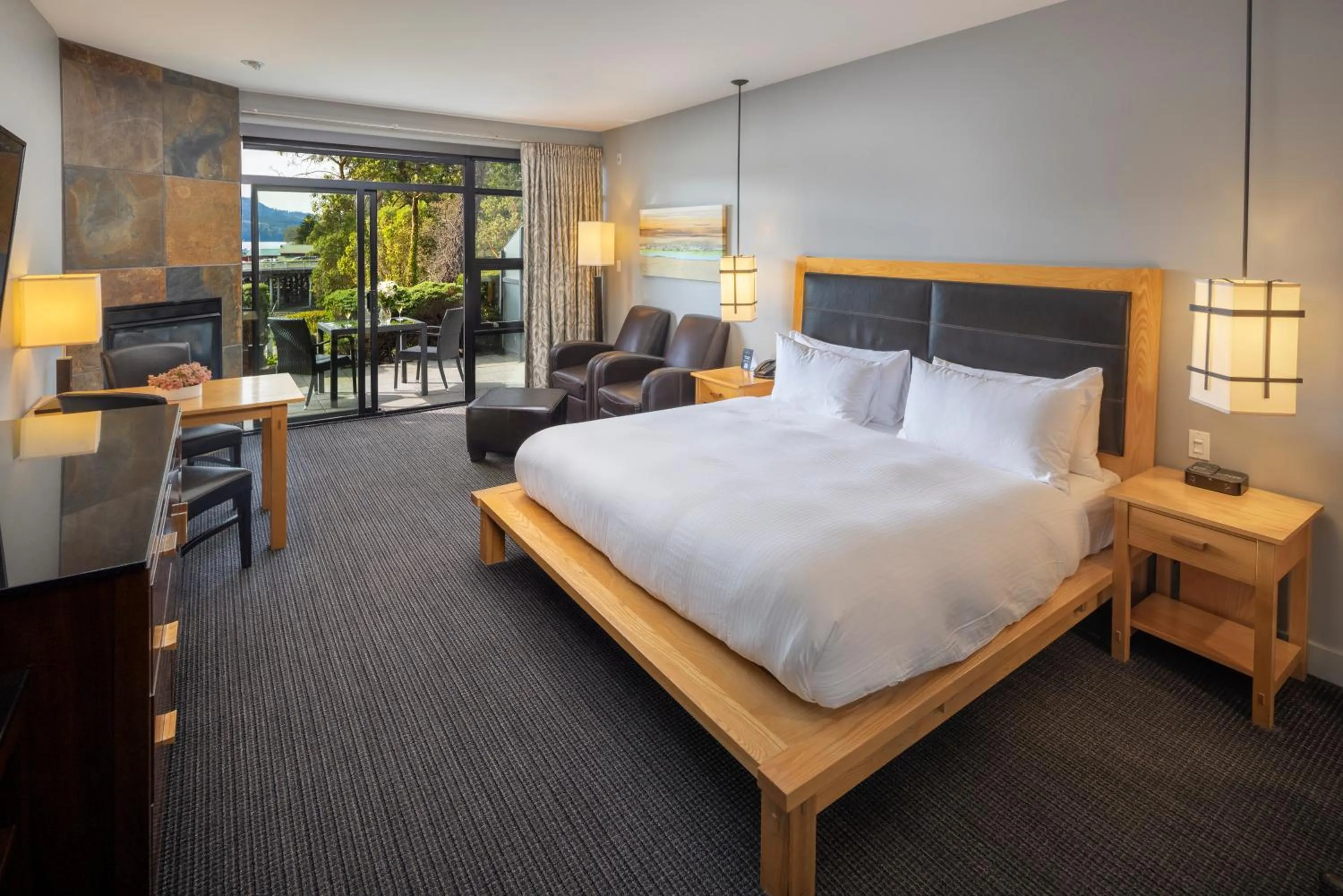 Photo of the whole room, Bed in Brentwood Bay Resort & Spa