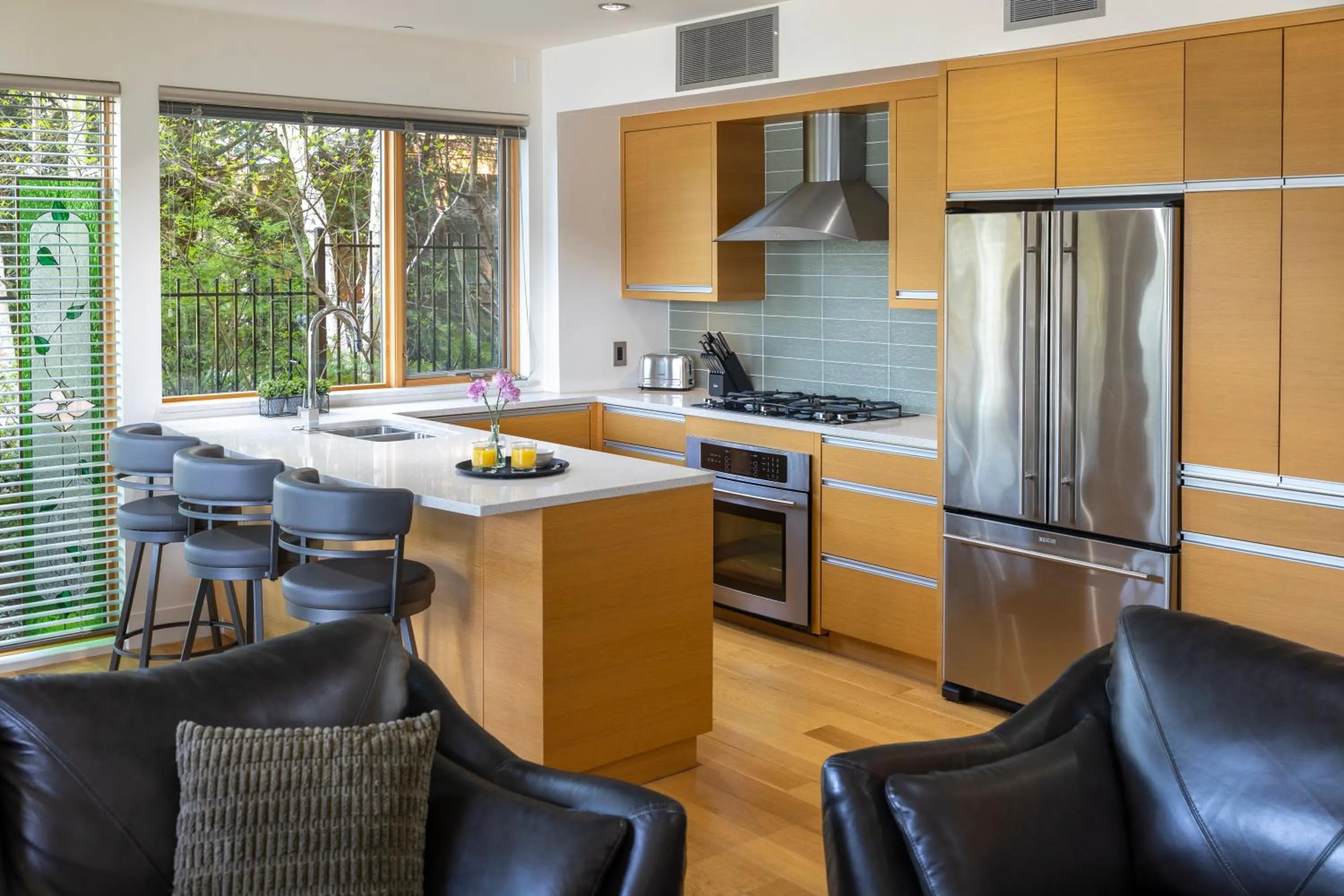 kitchen in Brentwood Bay Resort & Spa