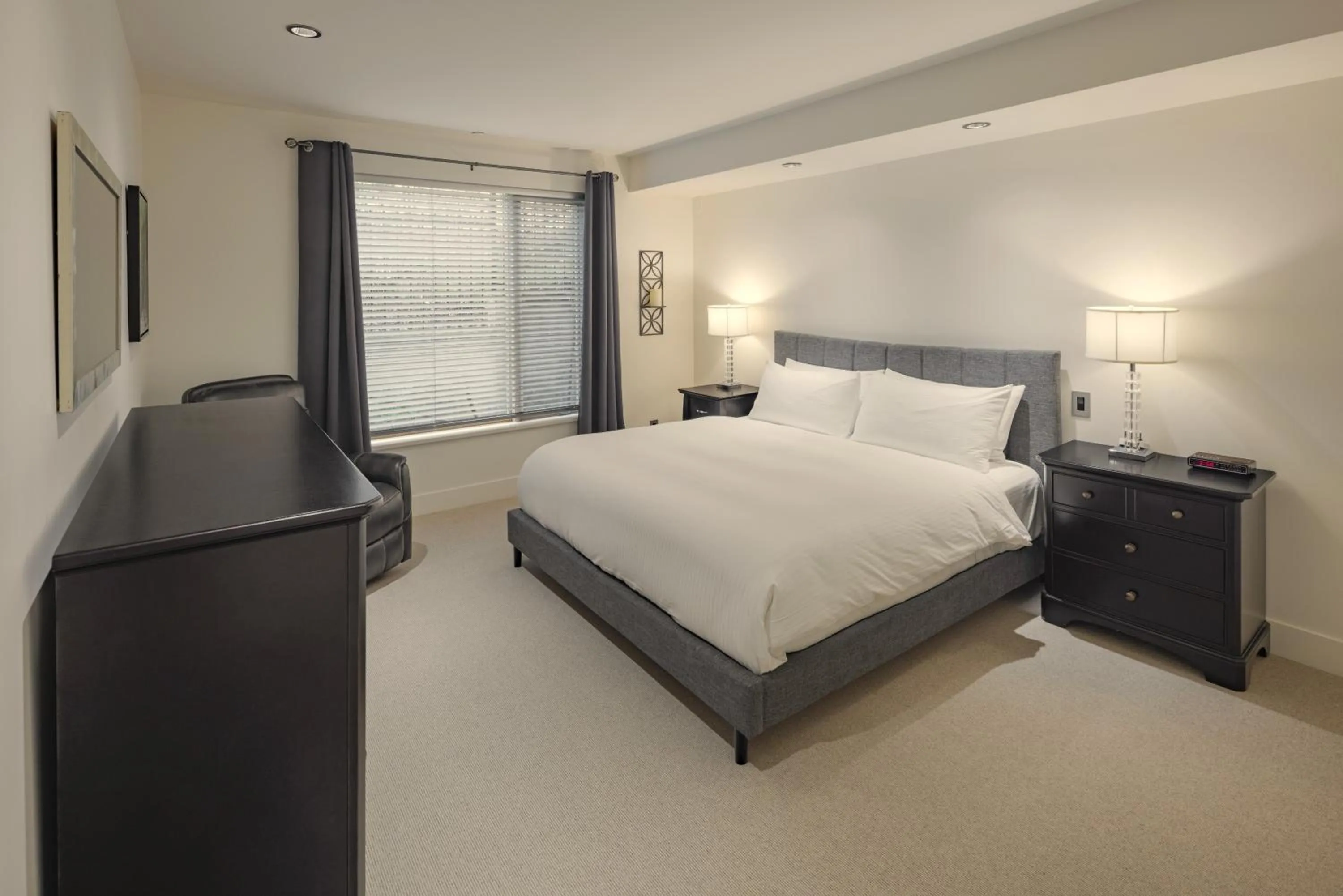 Bedroom, Bed in Brentwood Bay Resort & Spa