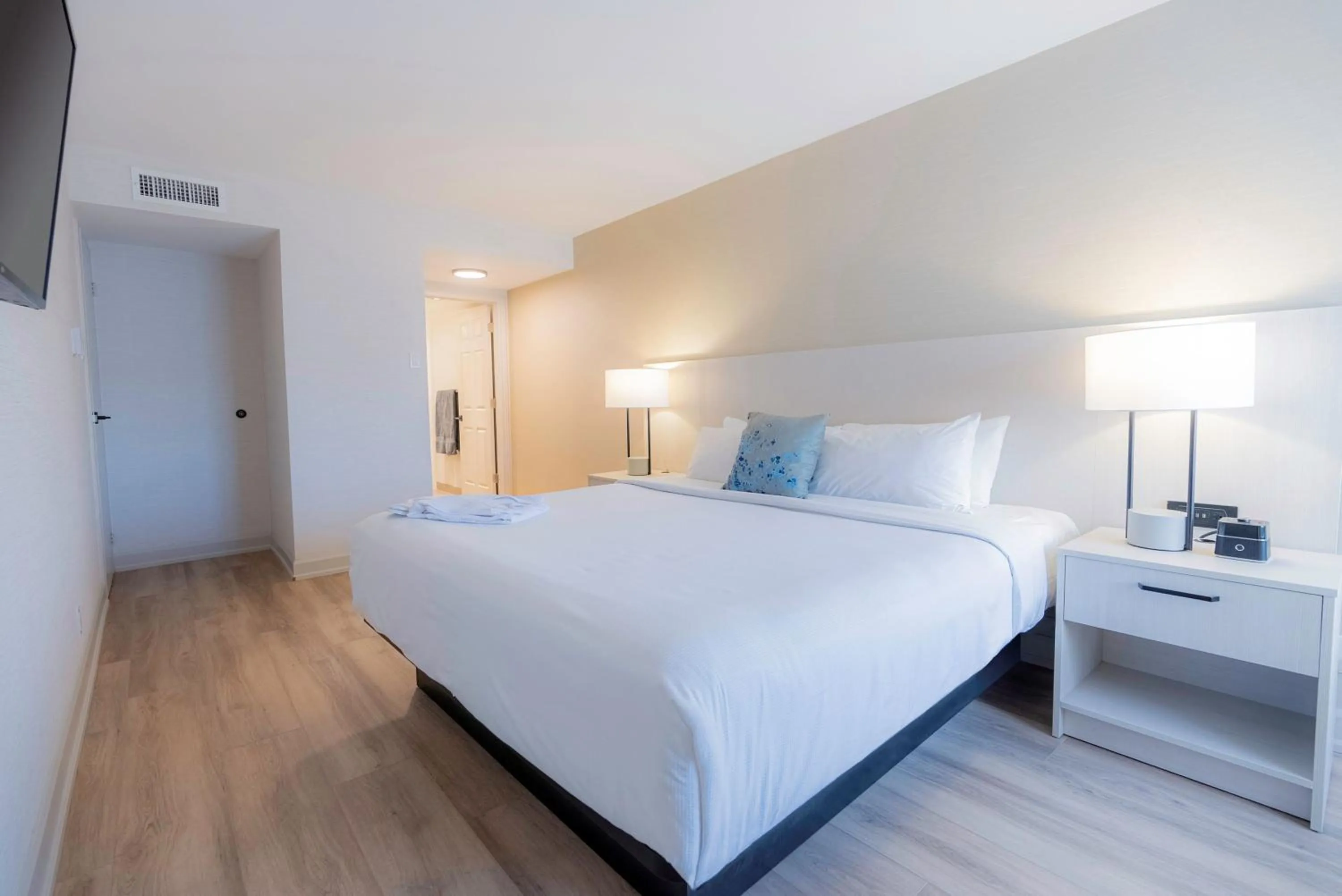 Bed in Les Suites Hotel Ottawa