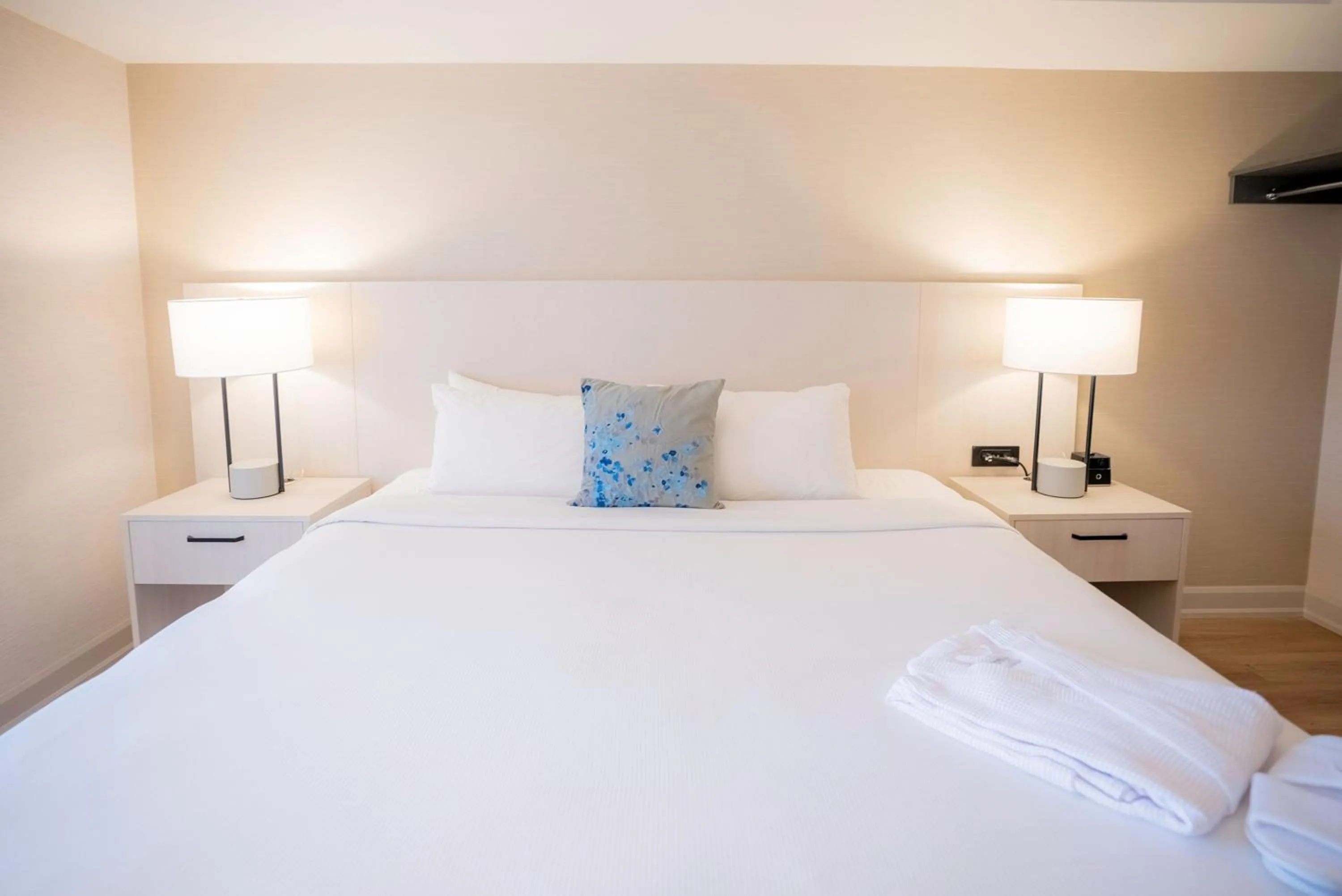 Bed in Les Suites Hotel Ottawa