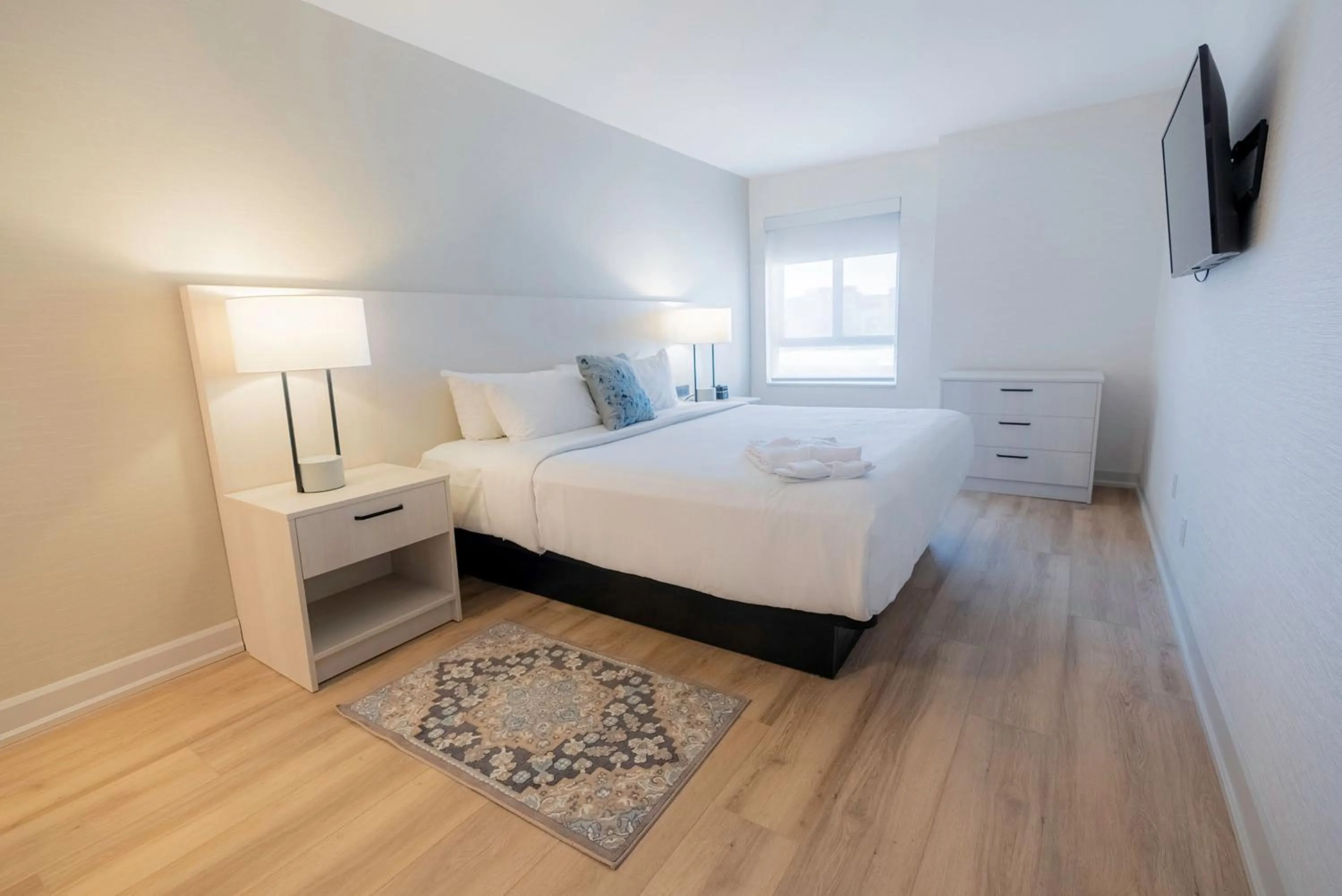 Bed in Les Suites Hotel Ottawa