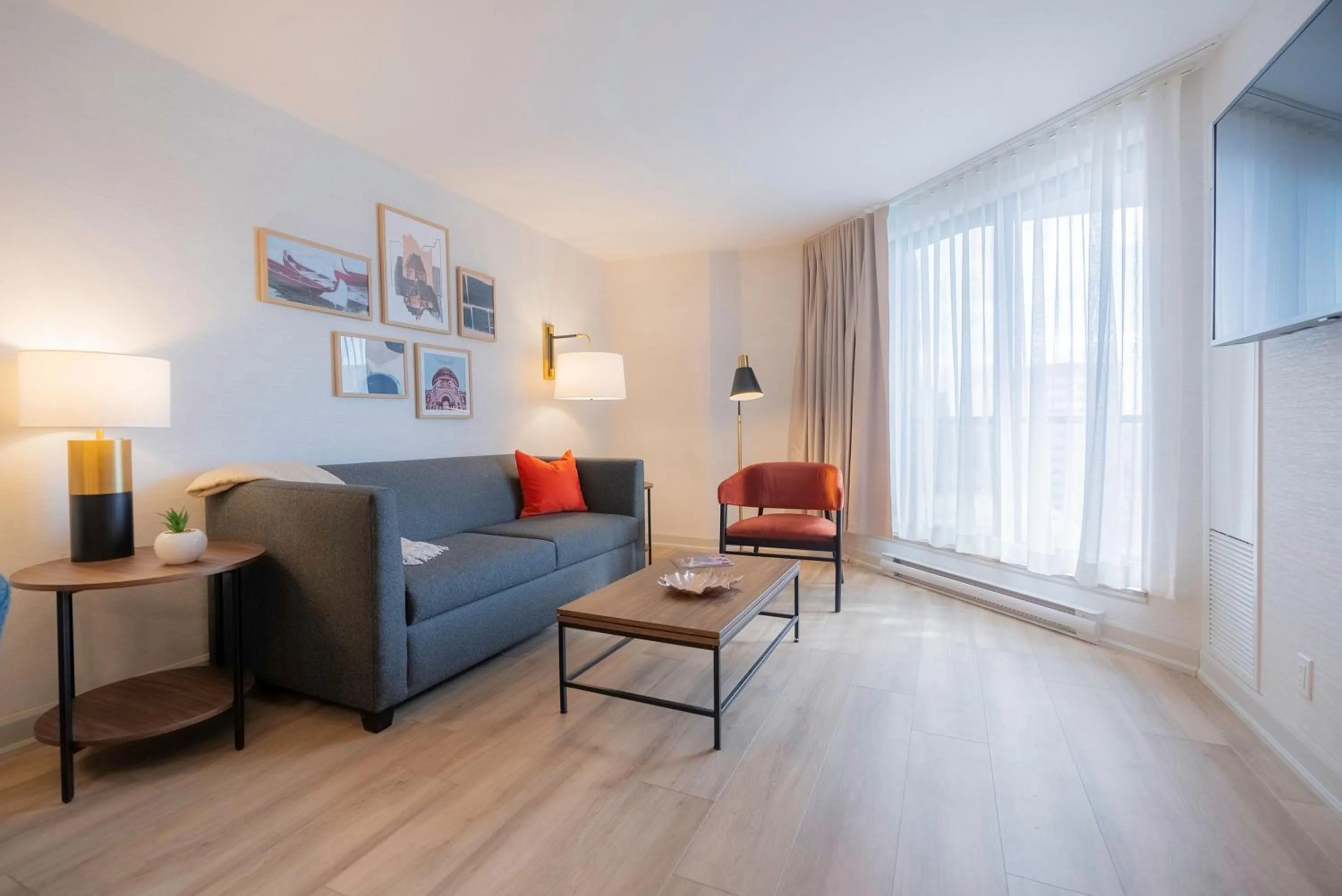Living room in Les Suites Hotel Ottawa