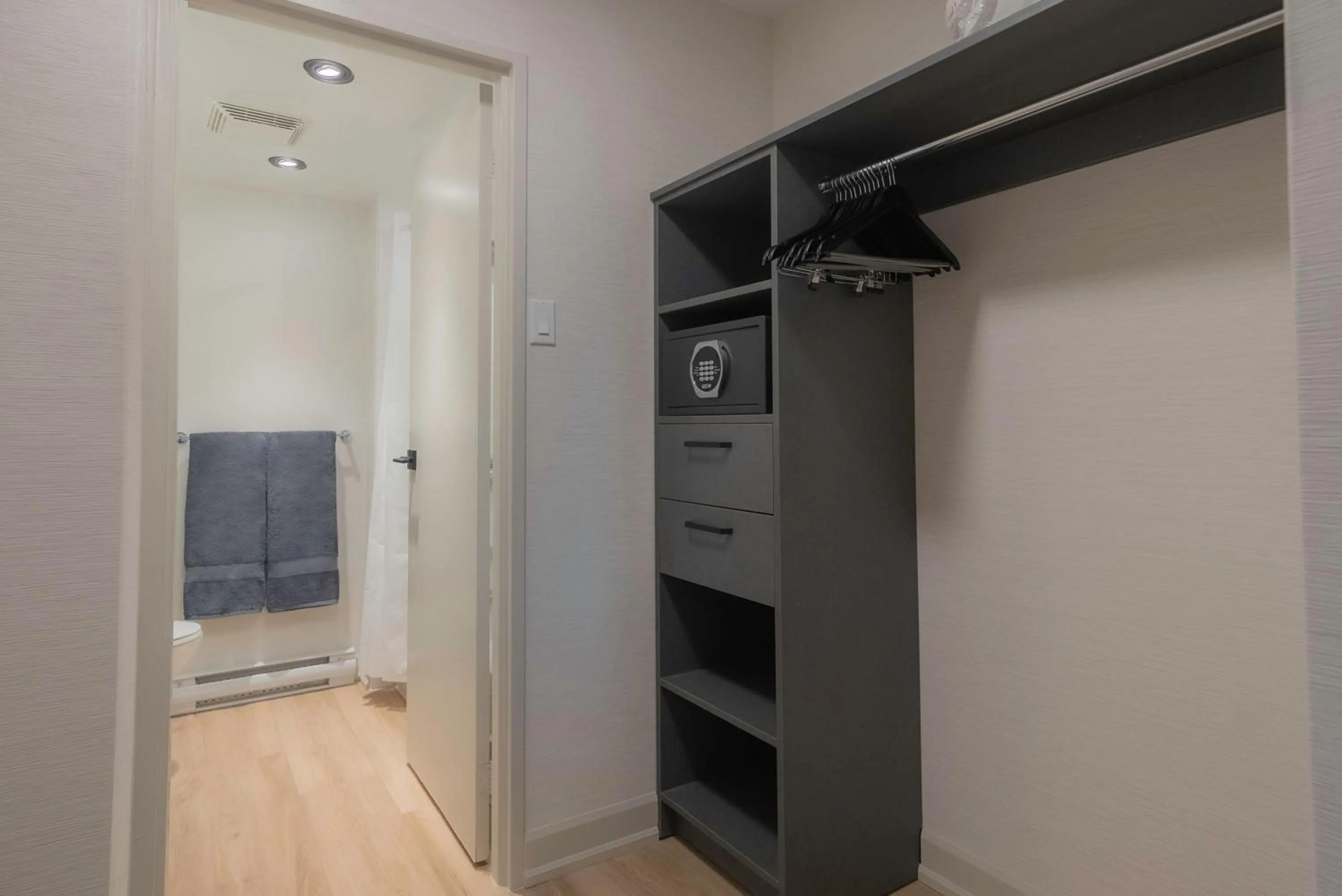 safe in Les Suites Hotel Ottawa