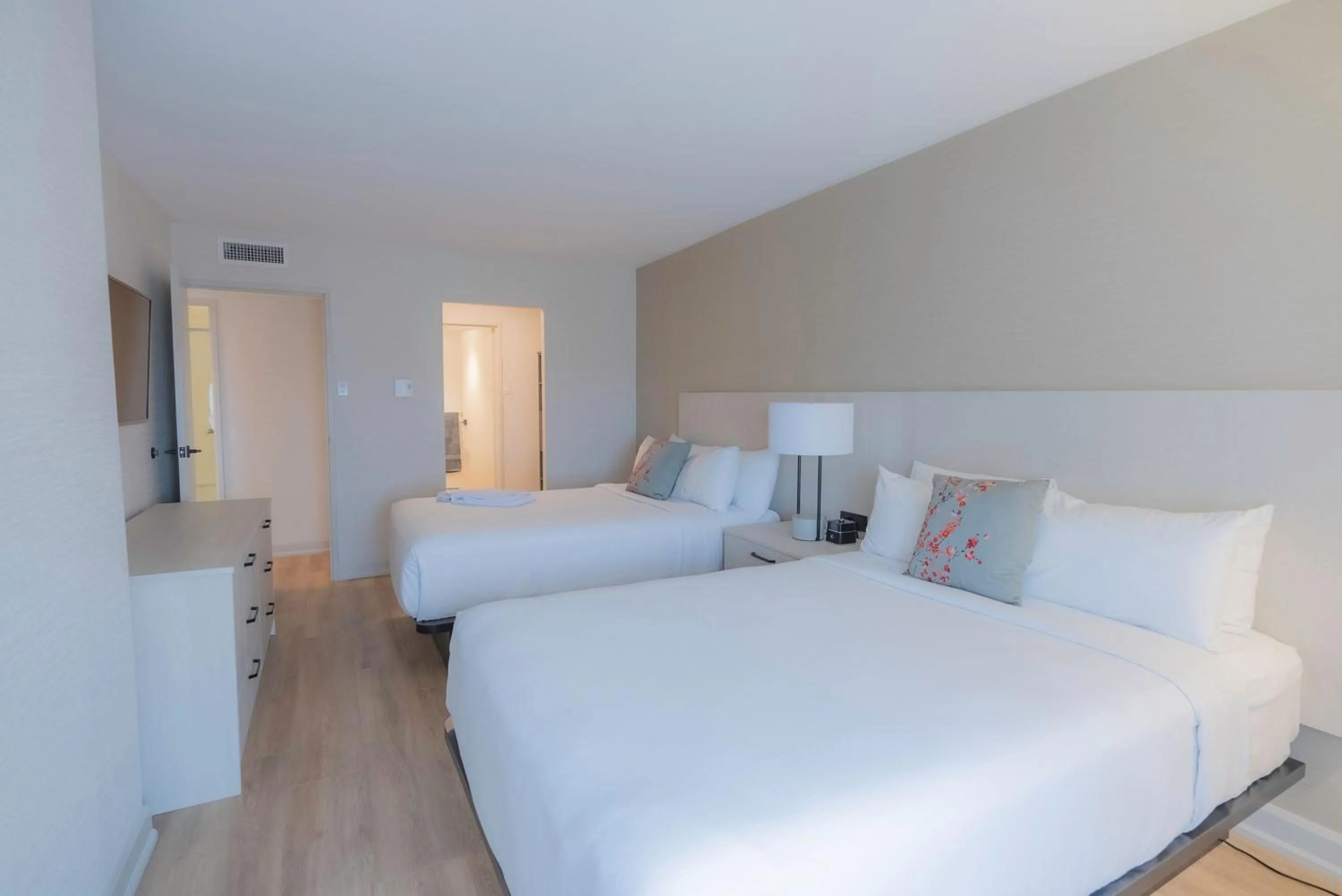 Bed in Les Suites Hotel Ottawa