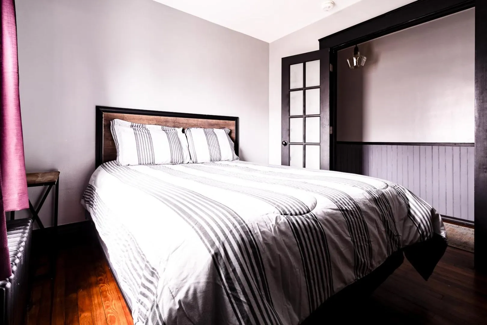 Bed in The Pub- 8BR Free Parking, Minutes From Falls & Casino