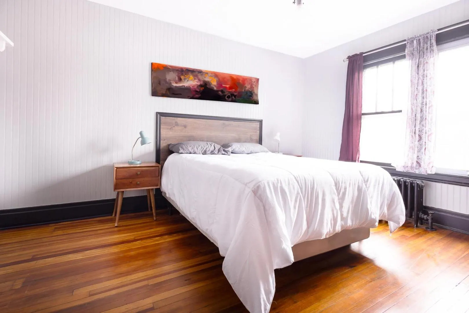 Bed in The Pub- 8BR Free Parking, Minutes From Falls & Casino